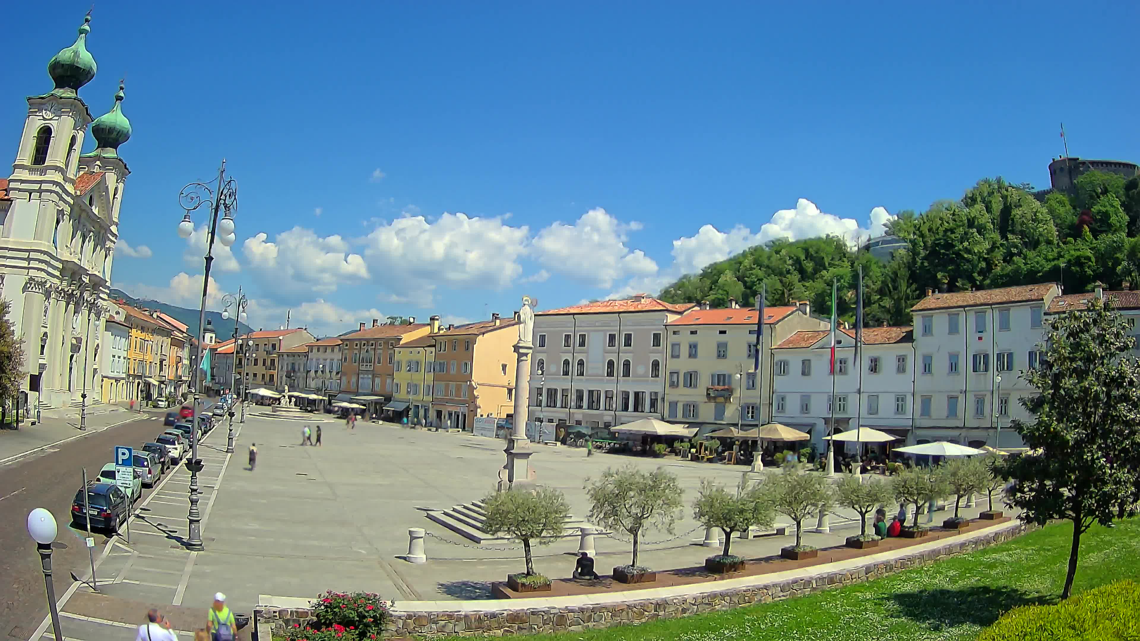 Kamera Gorica Travnik in cerkev sv. Ignacija
