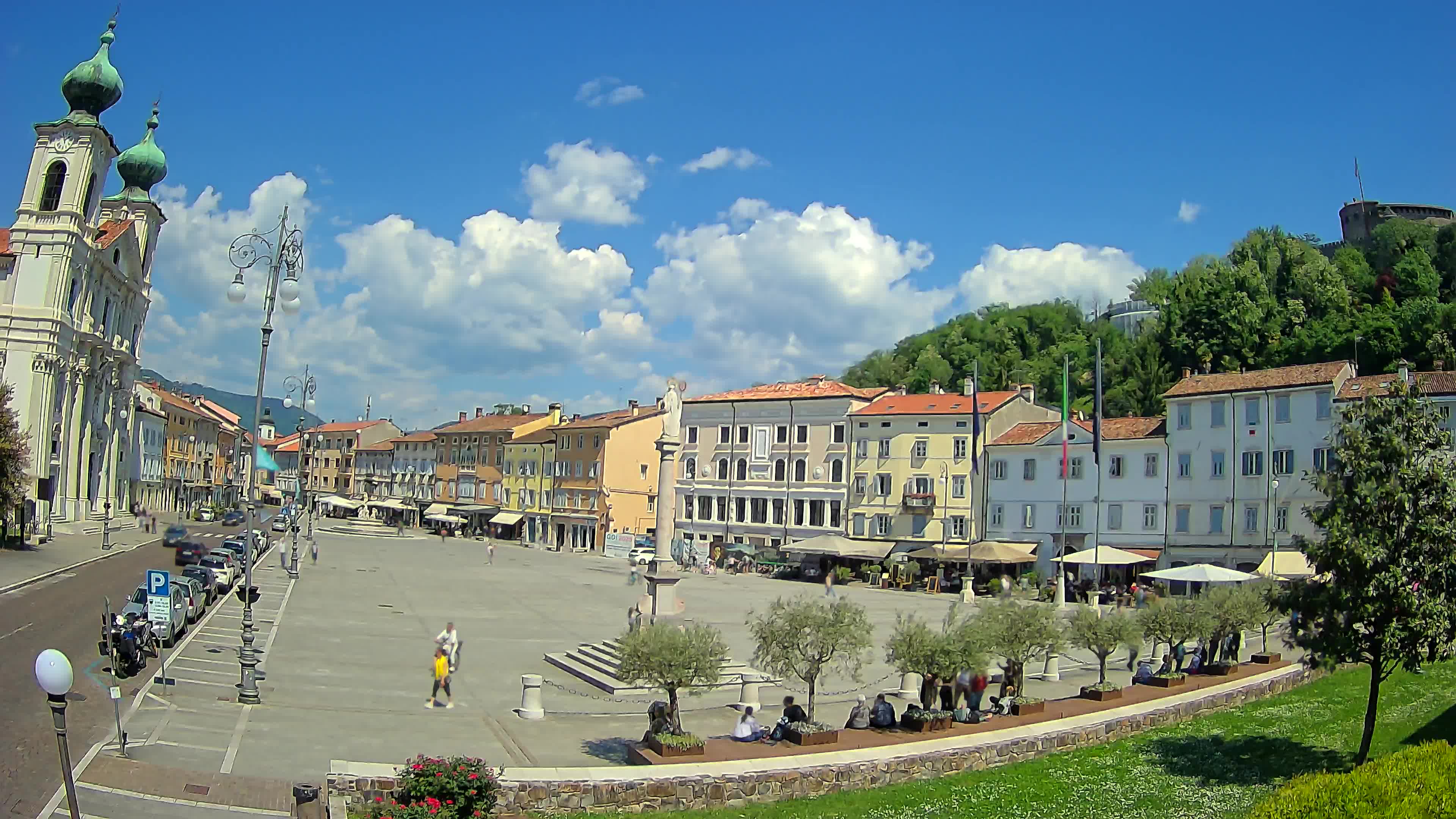 Kamera Gorica Travnik in cerkev sv. Ignacija