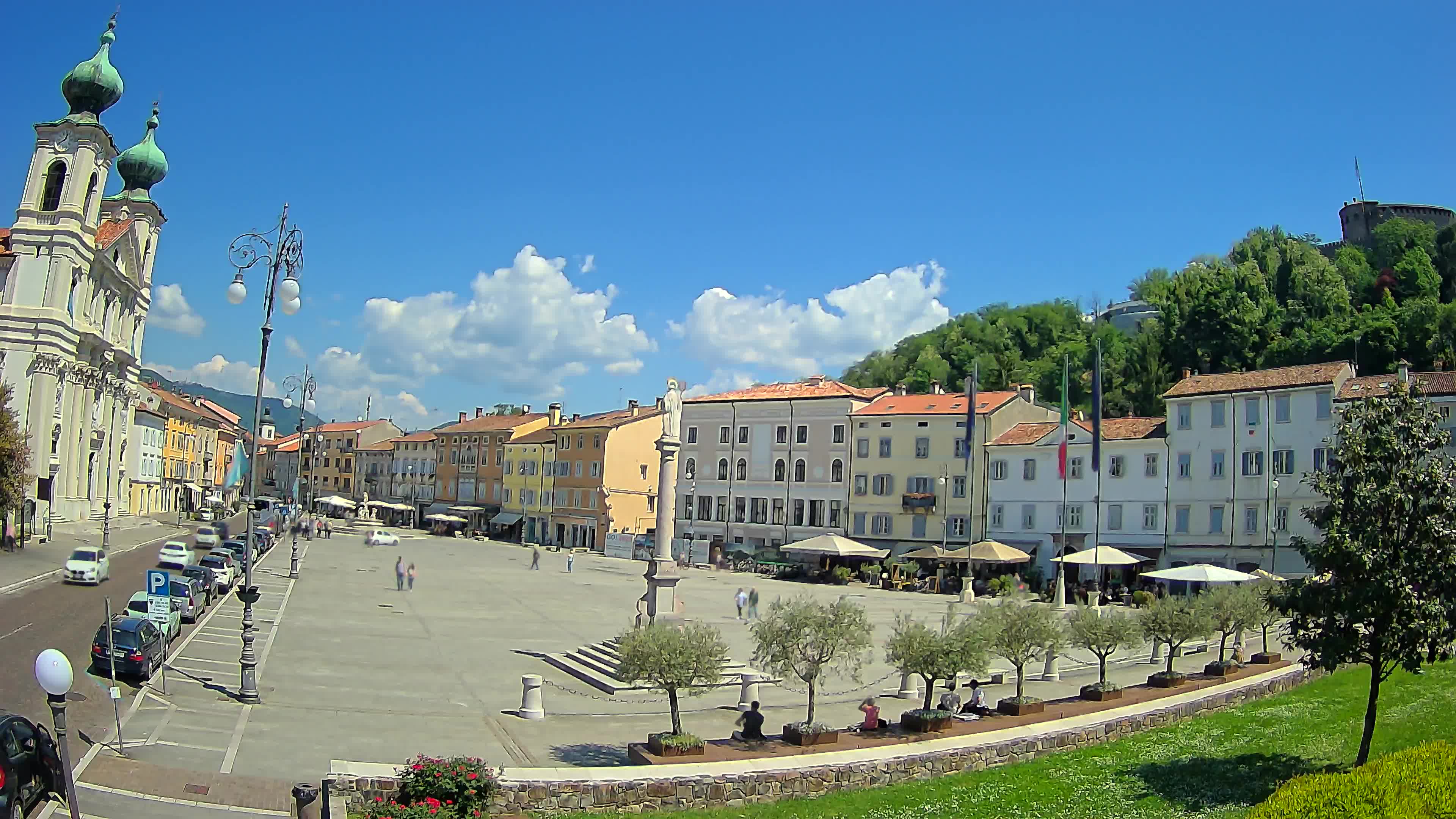 Kamera Gorica Travnik in cerkev sv. Ignacija
