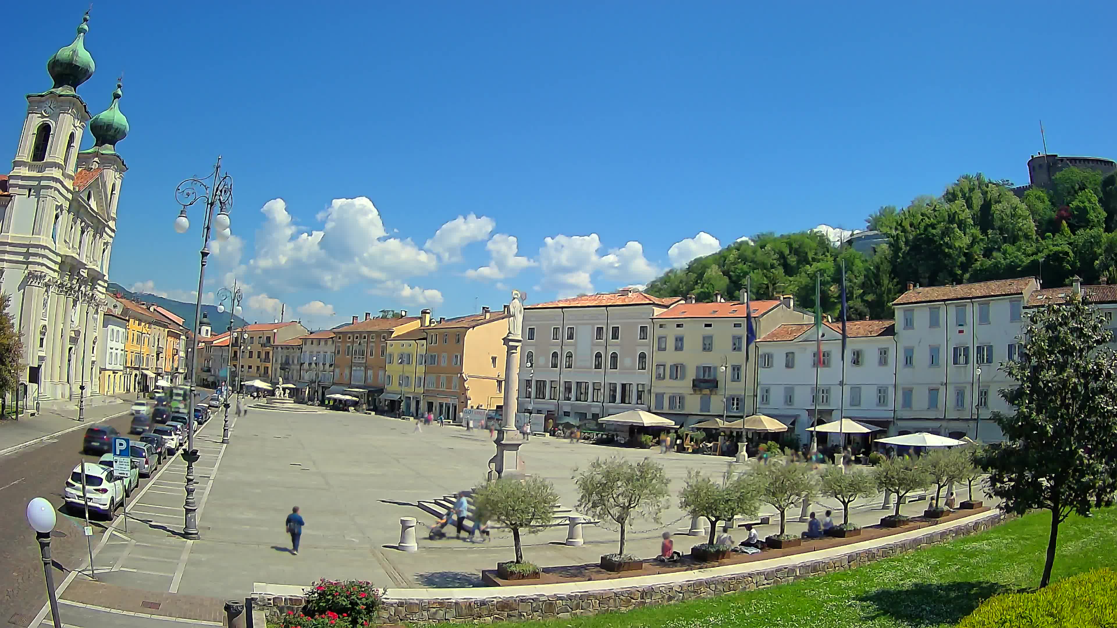 Kamera Gorica Travnik in cerkev sv. Ignacija