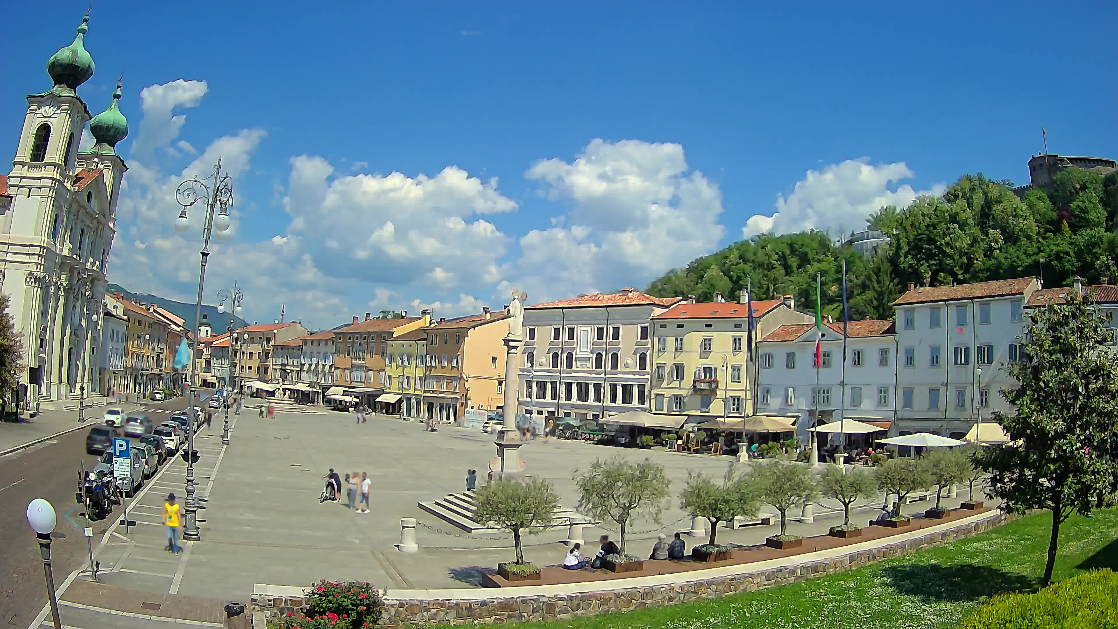 Kamera Gorica Travnik in cerkev sv. Ignacija