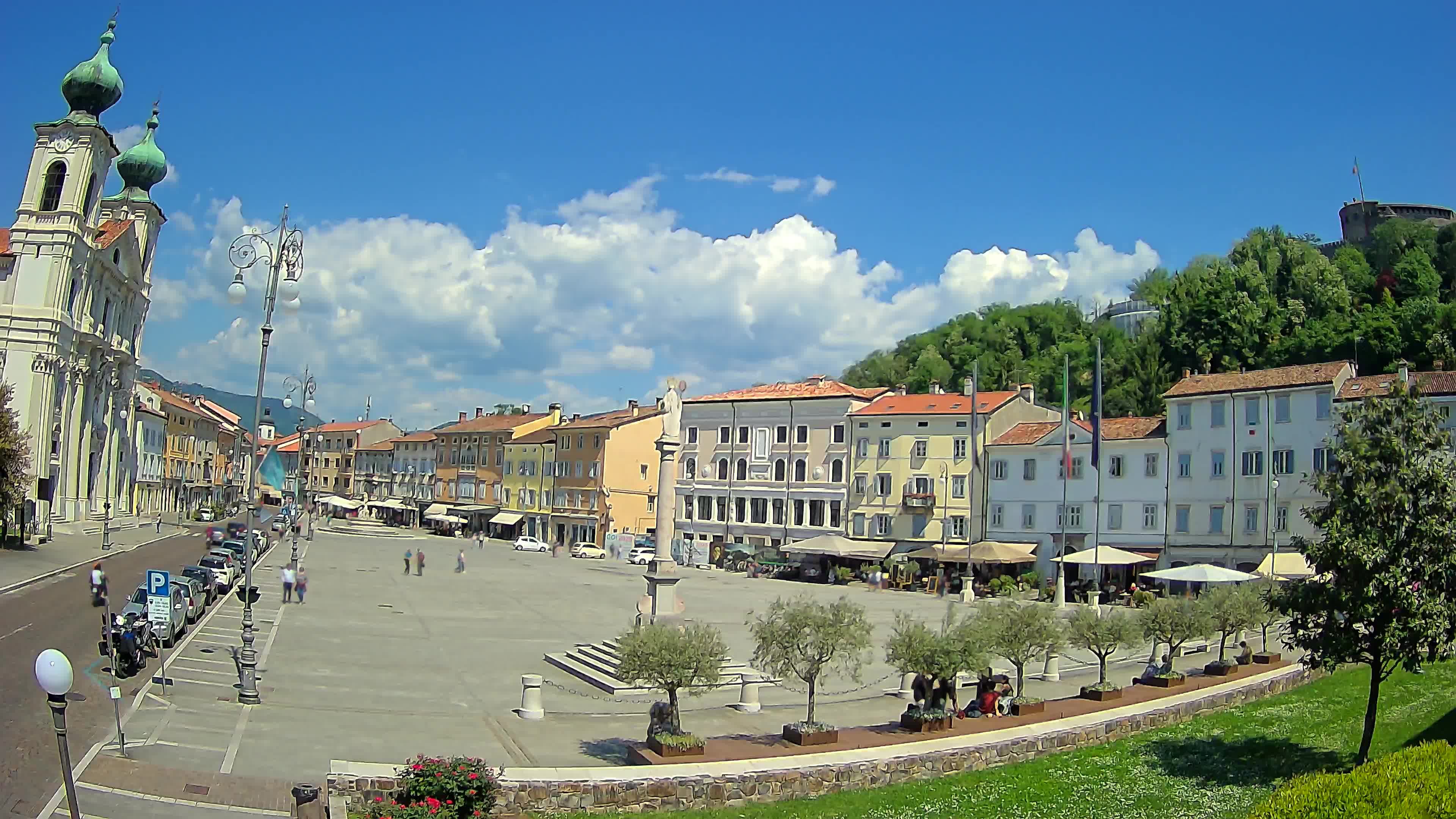 Kamera Gorica Travnik in cerkev sv. Ignacija