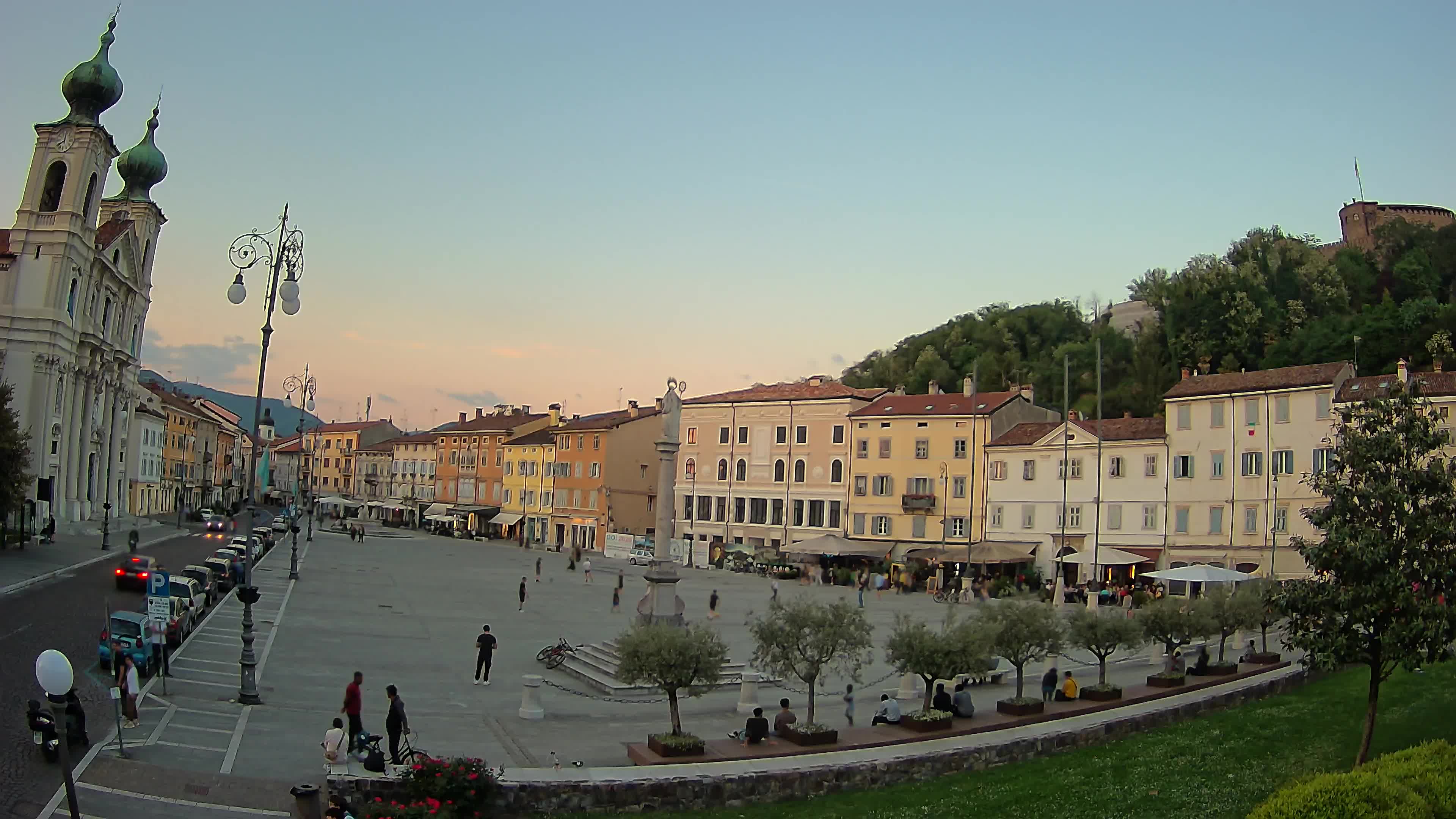 Kamera Gorica Travnik in cerkev sv. Ignacija