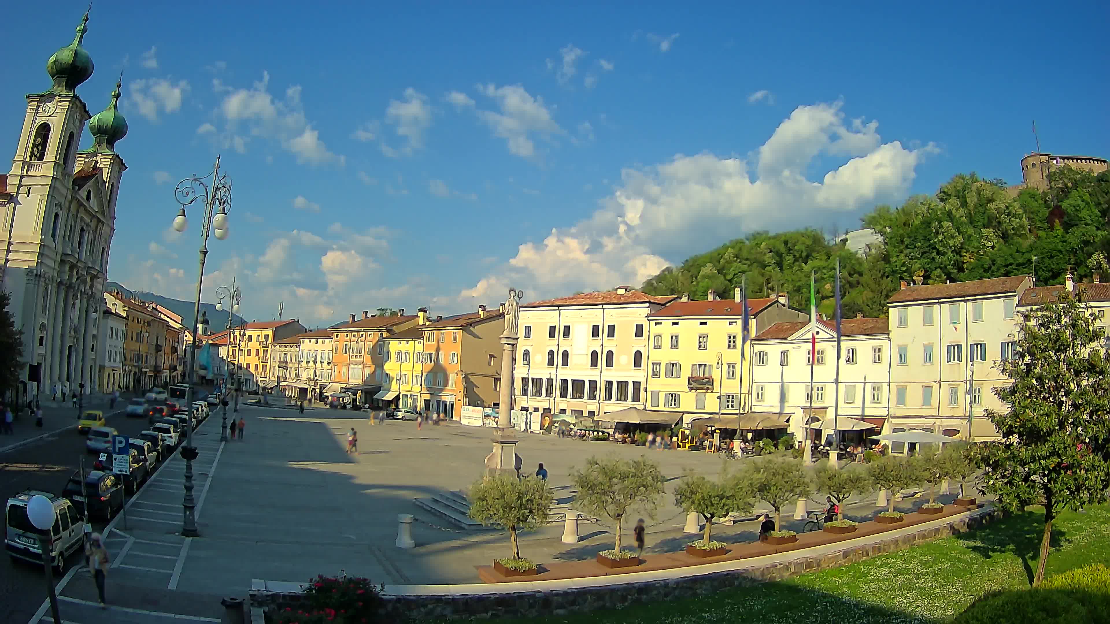 Kamera Gorica Travnik in cerkev sv. Ignacija