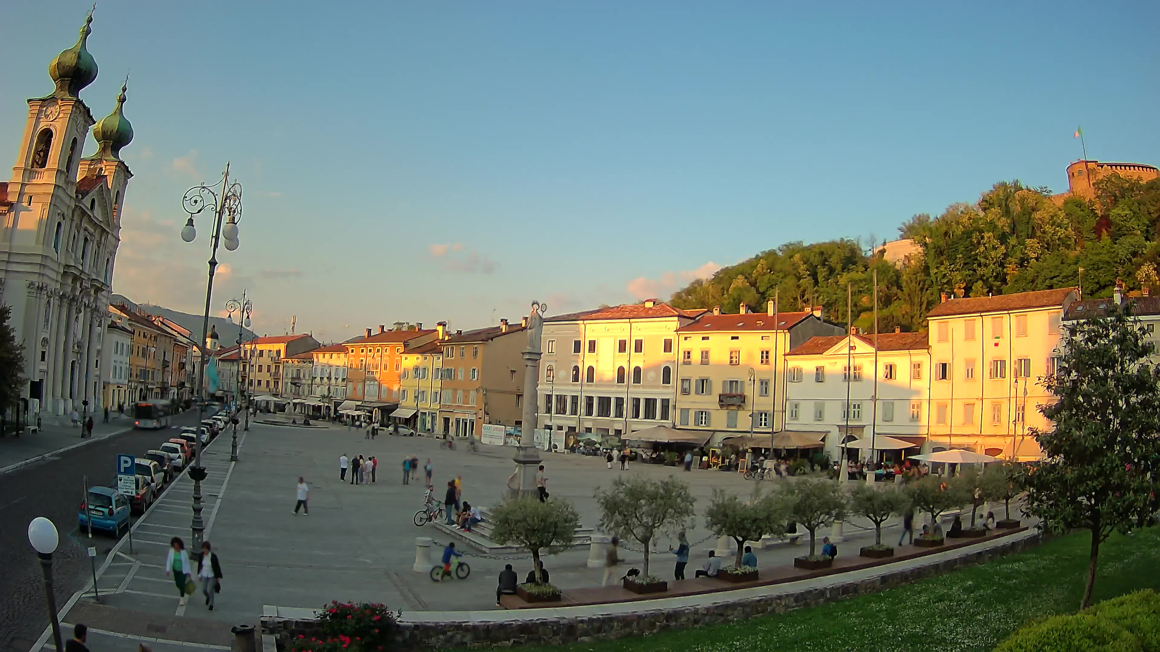 Kamera Gorica Travnik in cerkev sv. Ignacija