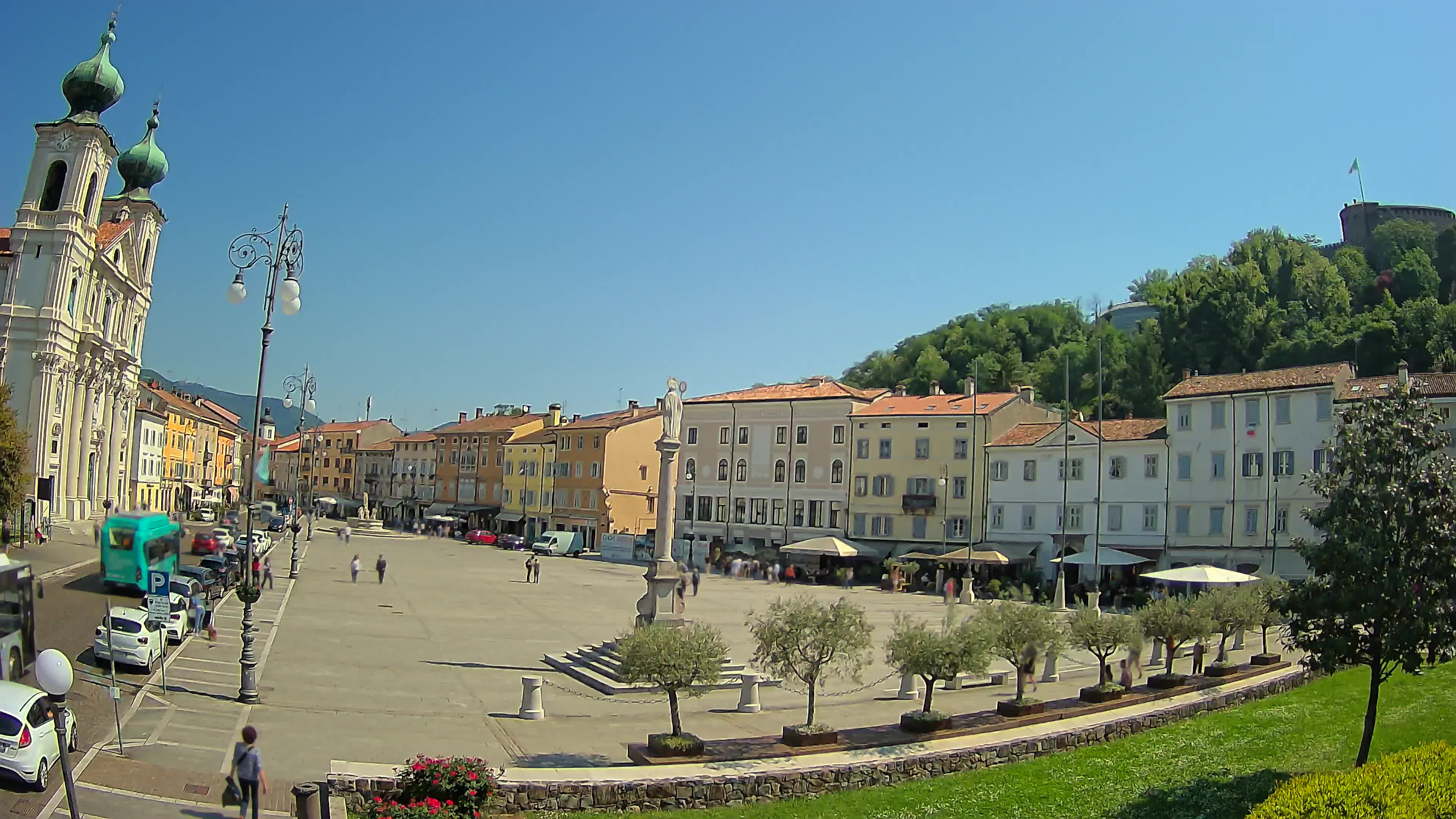 Kamera Gorica Travnik in cerkev sv. Ignacija