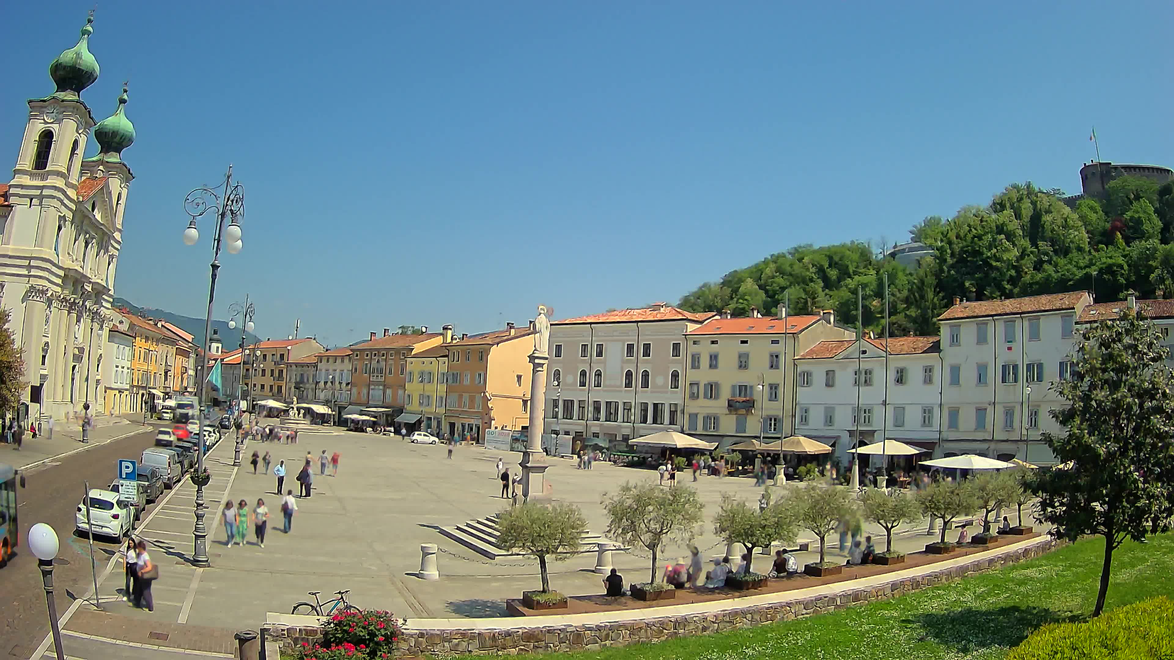 Gorizia Piazza della Vittoria e chiesa di S. Ignazio