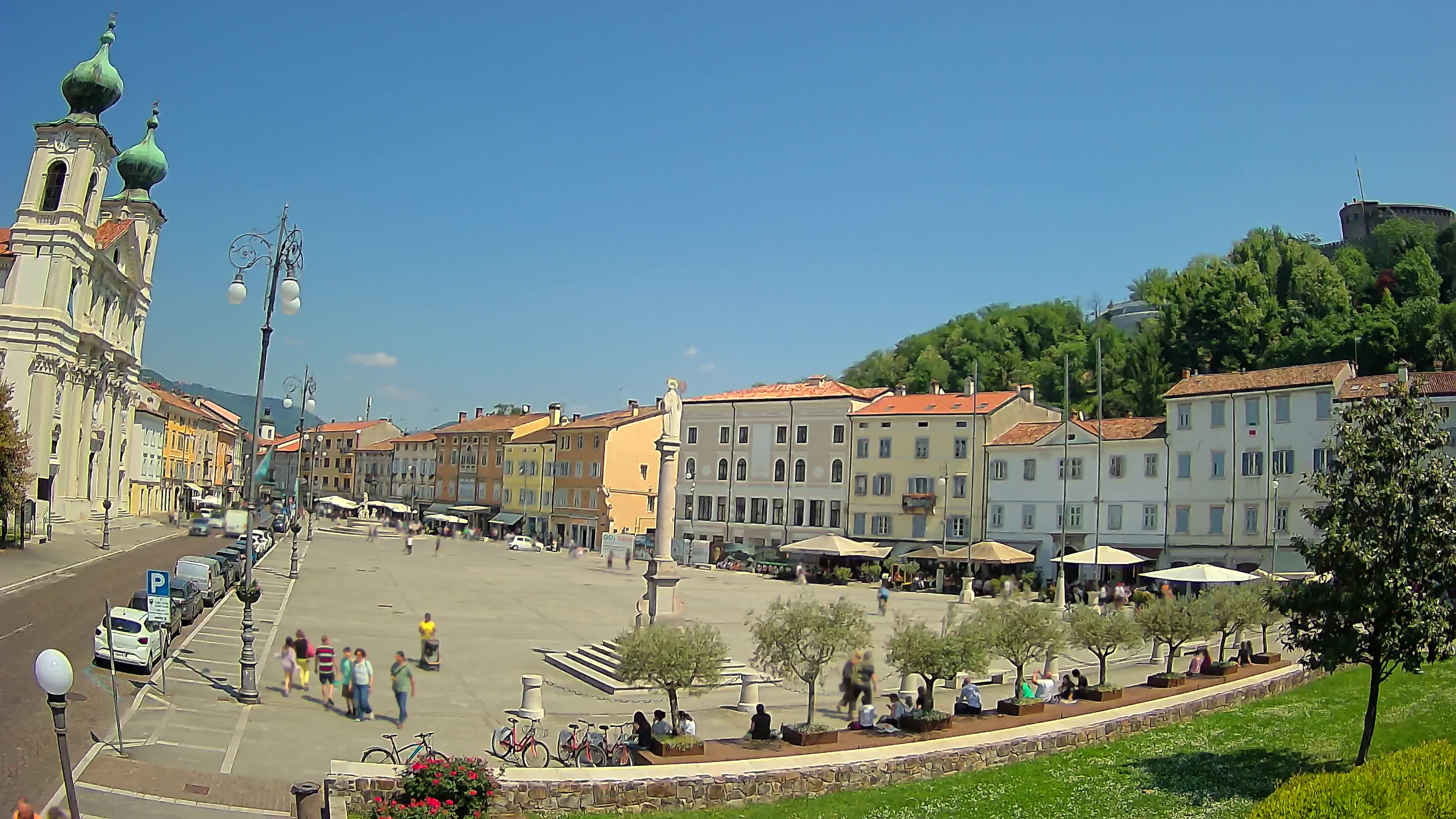 Kamera Gorica Travnik in cerkev sv. Ignacija