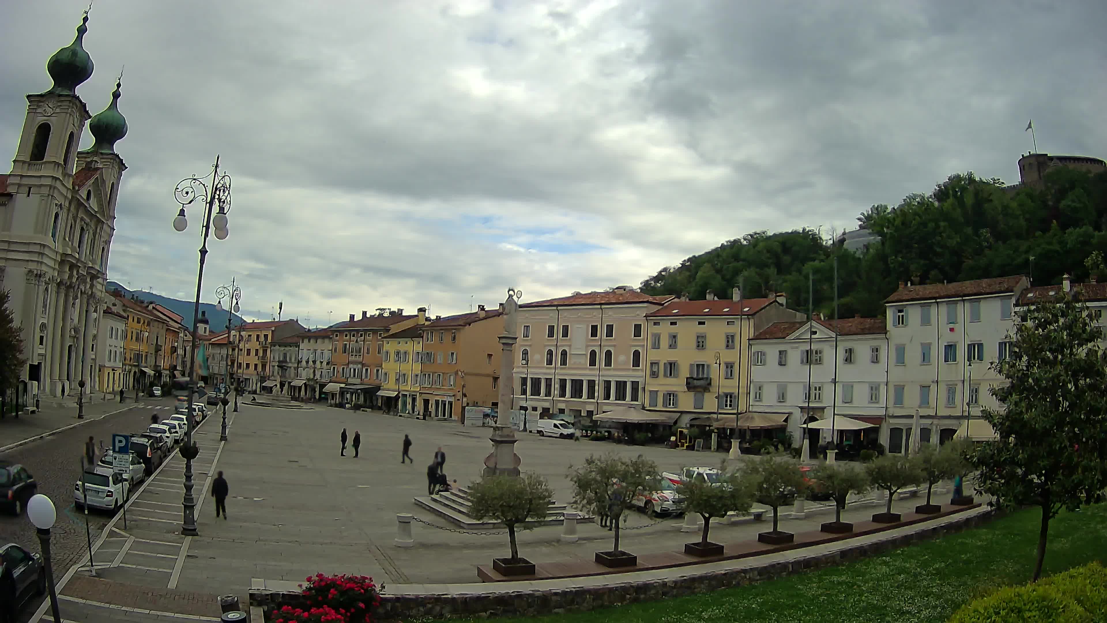 Kamera Gorica Travnik in cerkev sv. Ignacija