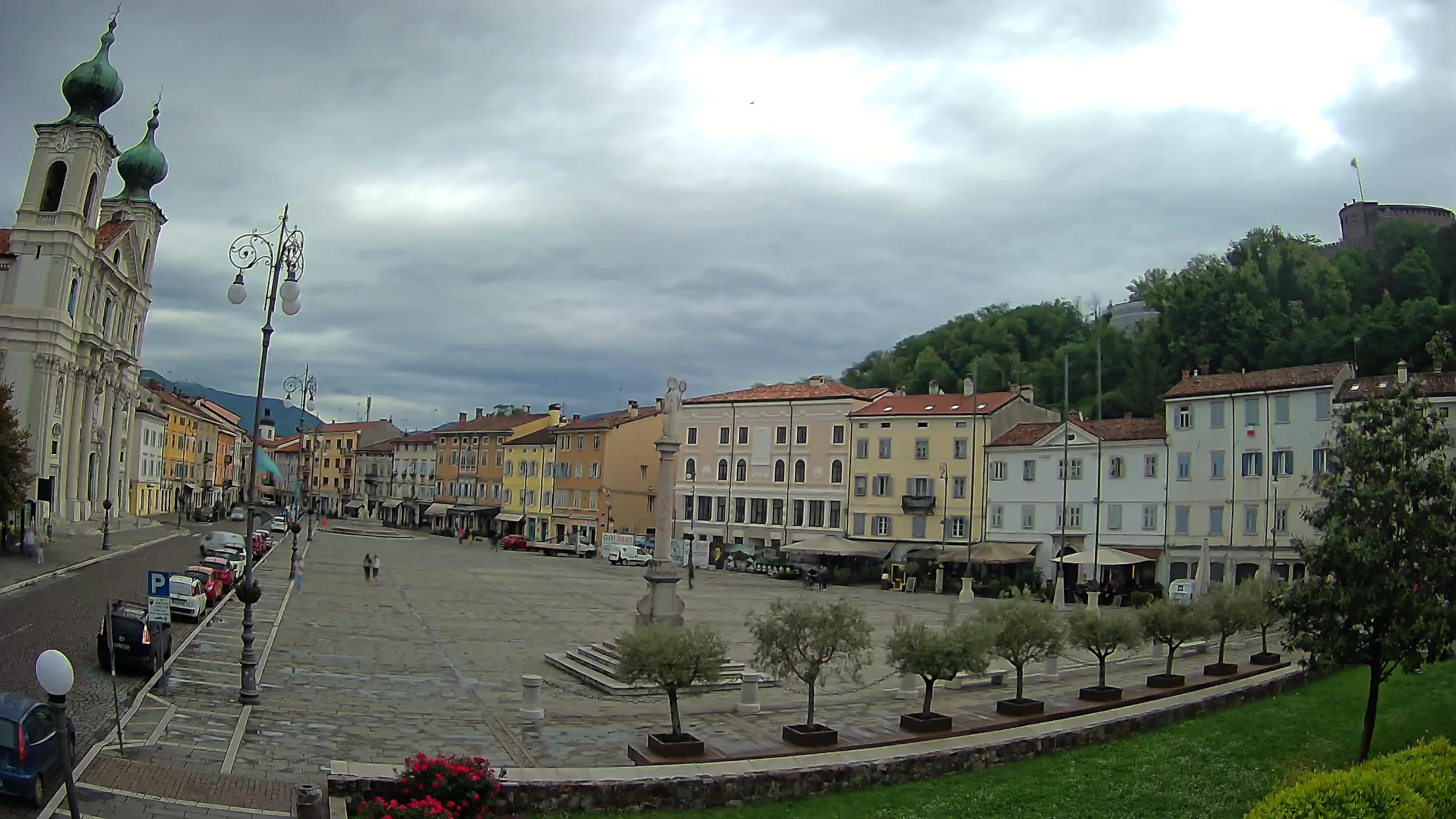 Gorizia Piazza della Vittoria e chiesa di S. Ignazio