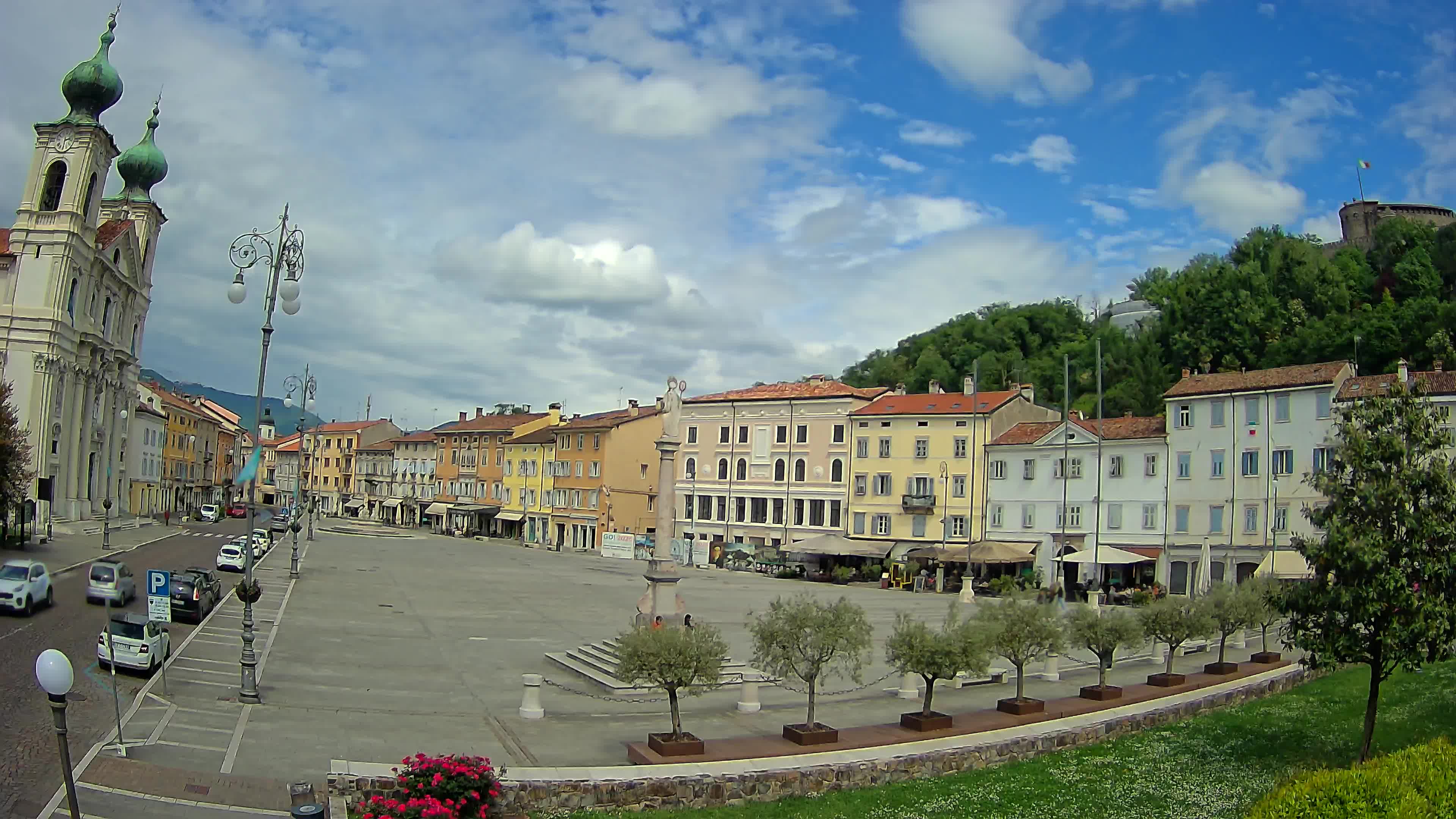 Kamera Gorica Travnik in cerkev sv. Ignacija