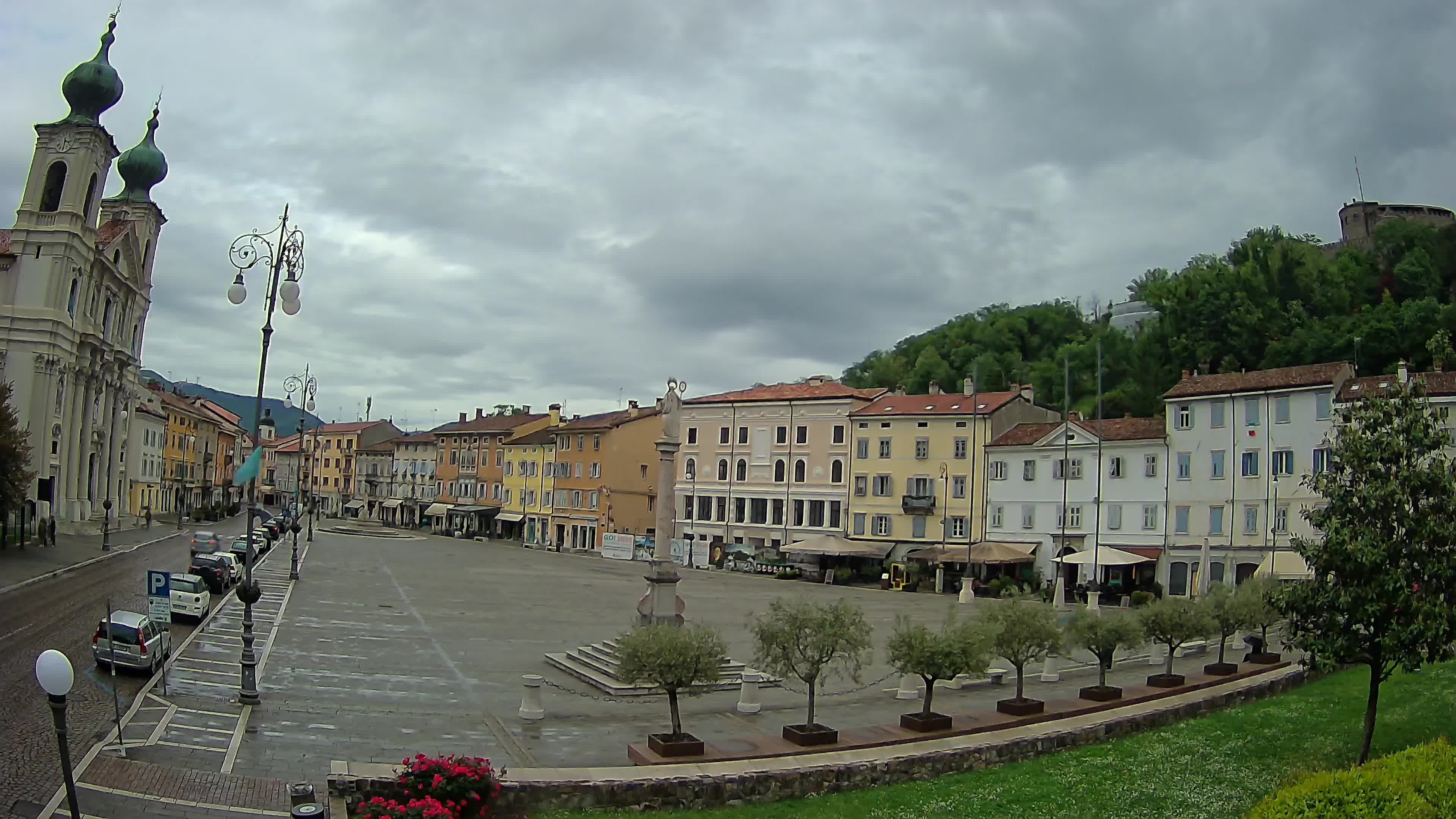 Gorizia Piazza della Vittoria e chiesa di S. Ignazio