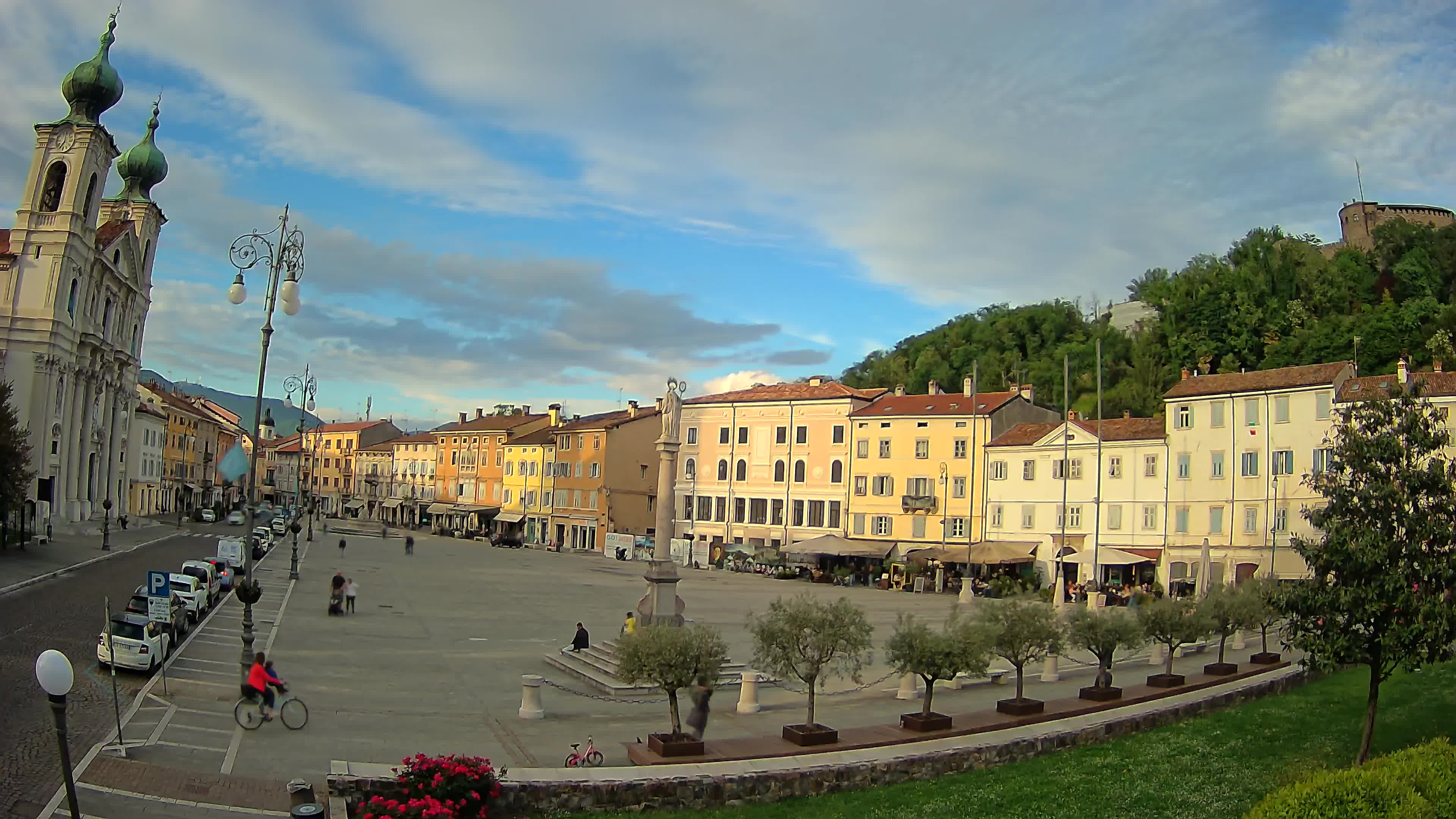 Gorizia Piazza della Vittoria e chiesa di S. Ignazio
