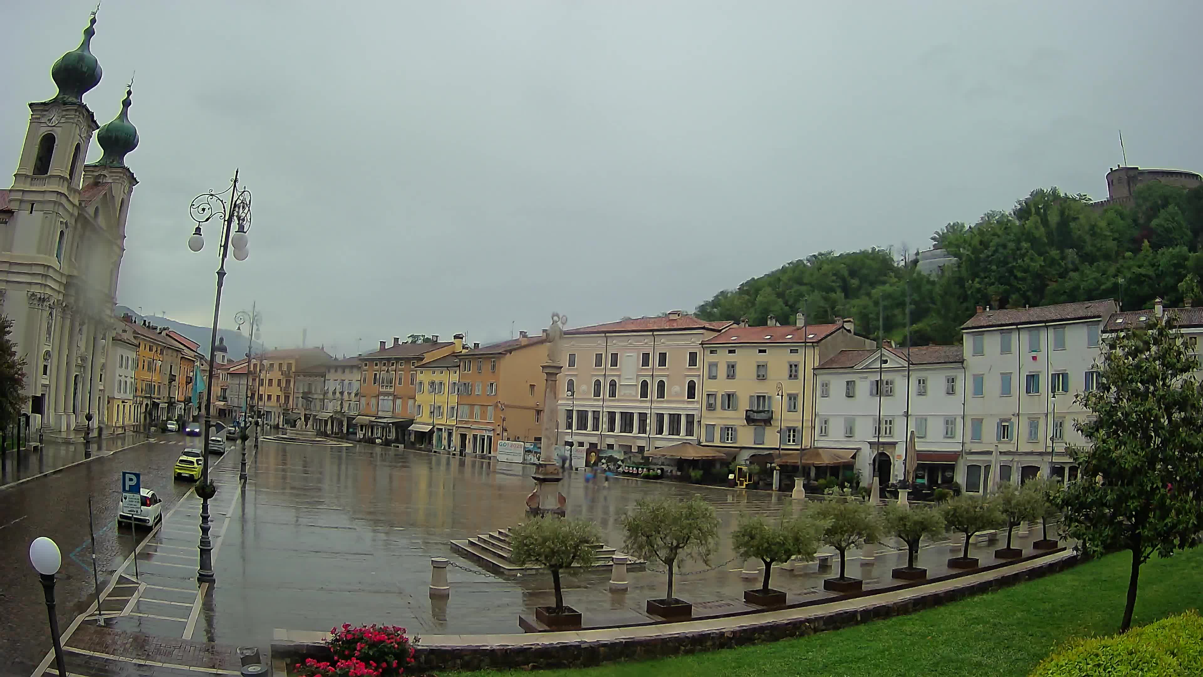 Gorizia Piazza della Vittoria e chiesa di S. Ignazio