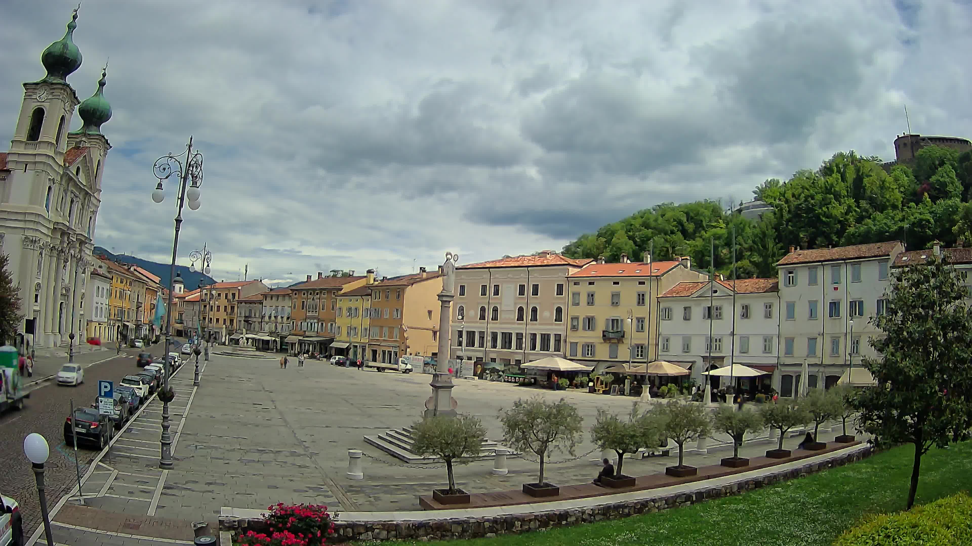 Kamera Gorica Travnik in cerkev sv. Ignacija