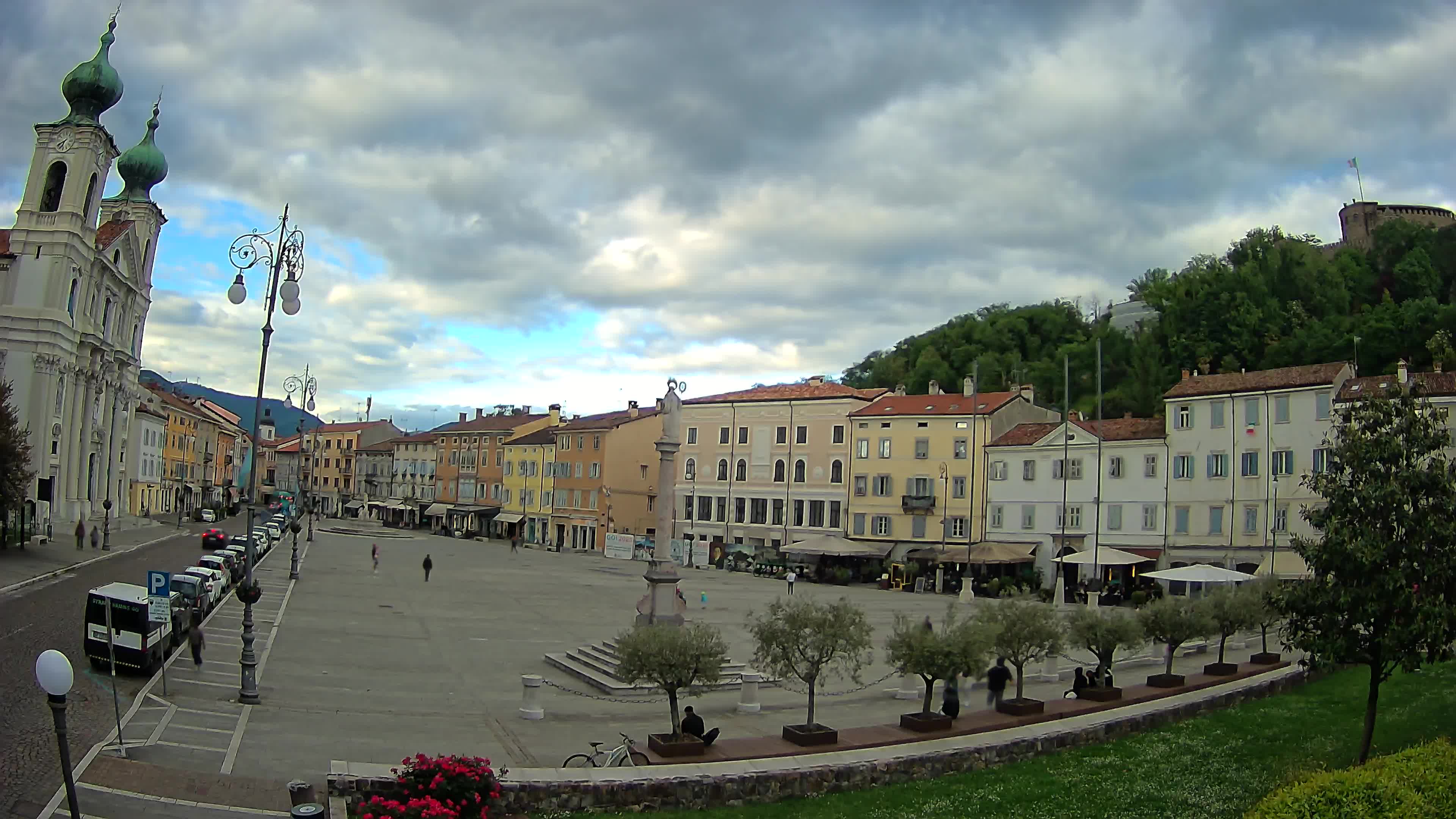 Gorizia – Plaza Vittoria – iglesia de San Pedro. Ignacio