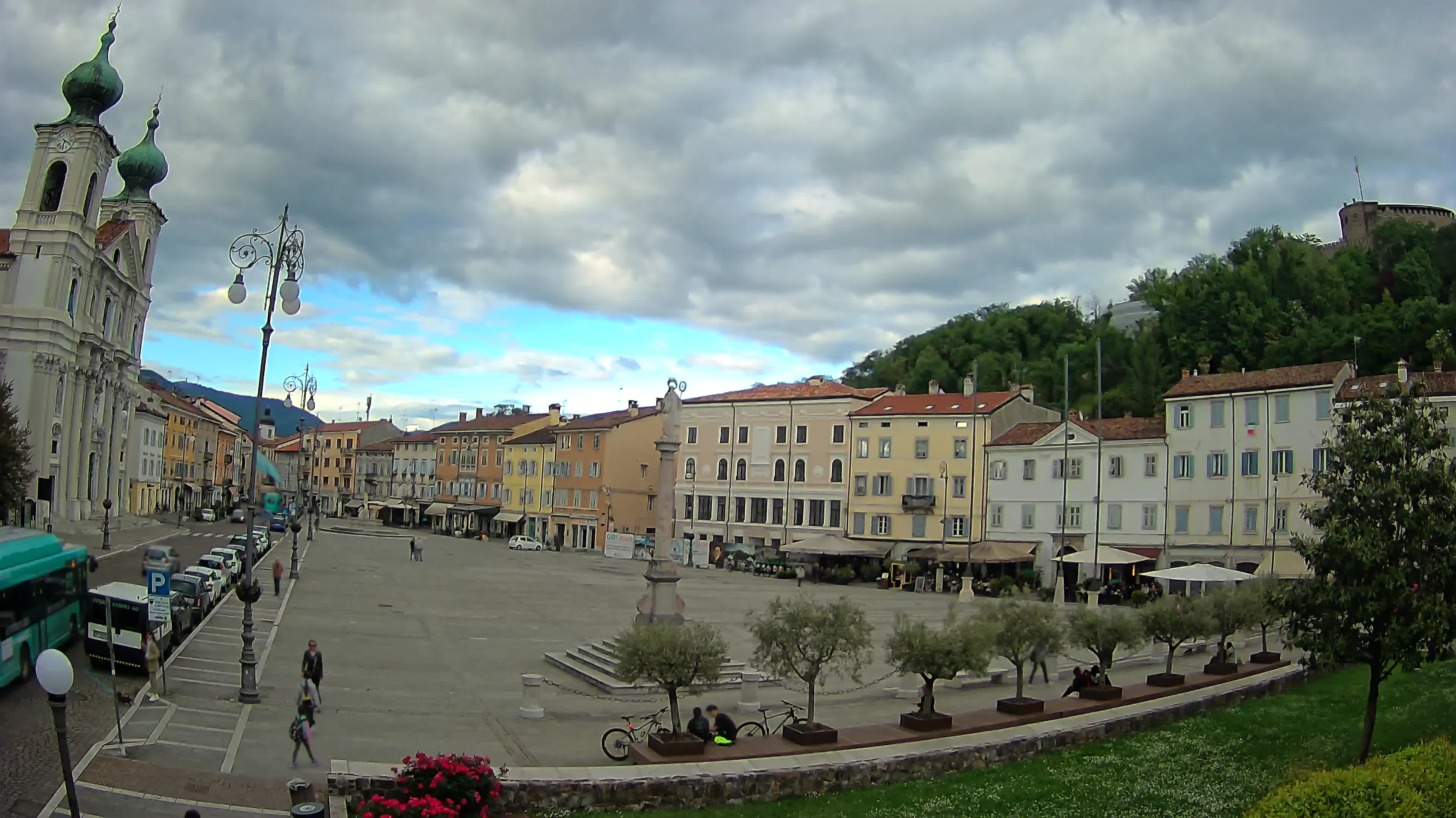 Gorizia Piazza della Vittoria e chiesa di S. Ignazio