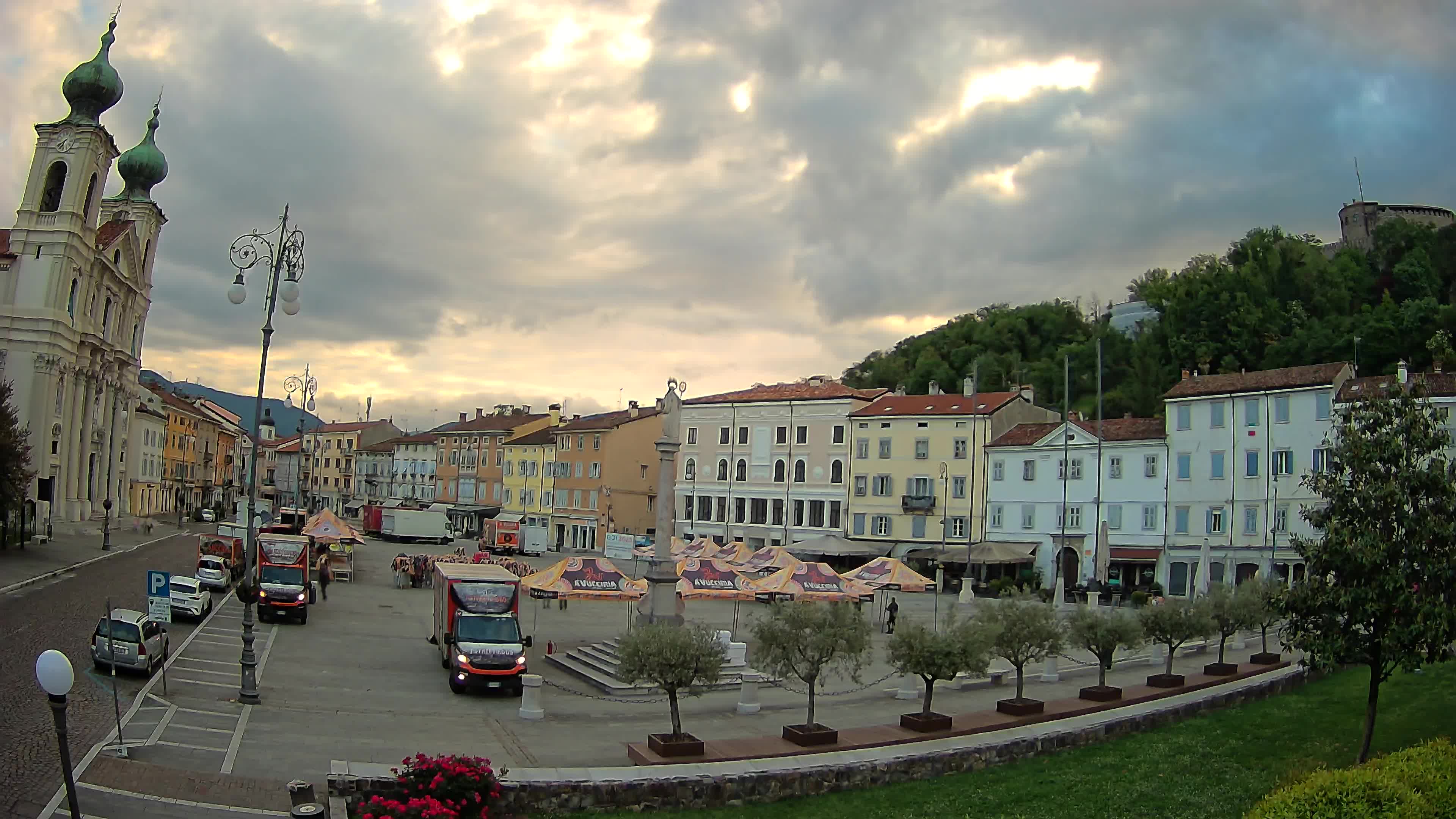 Kamera Gorica Travnik in cerkev sv. Ignacija