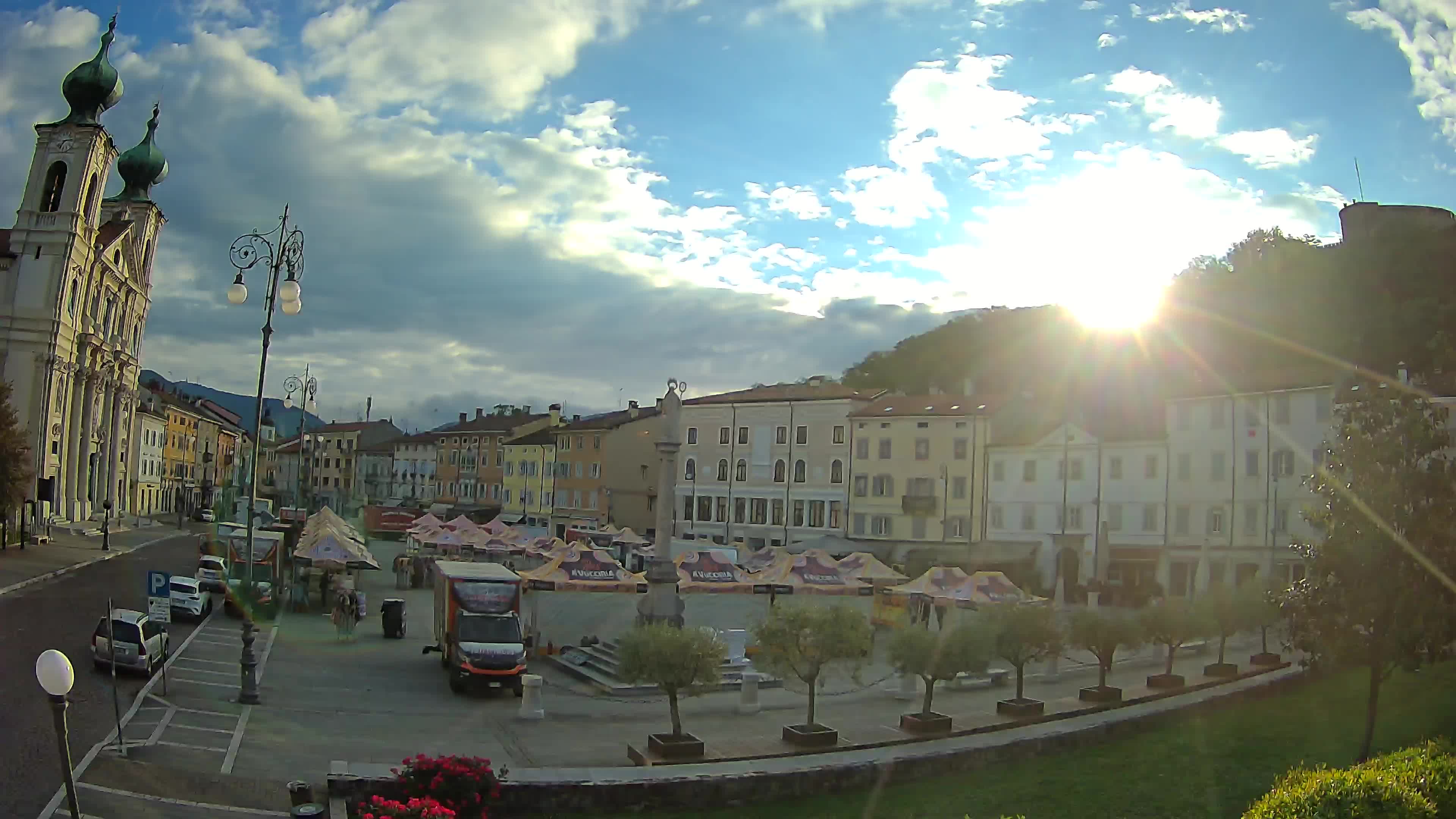 Kamera Gorica Travnik in cerkev sv. Ignacija