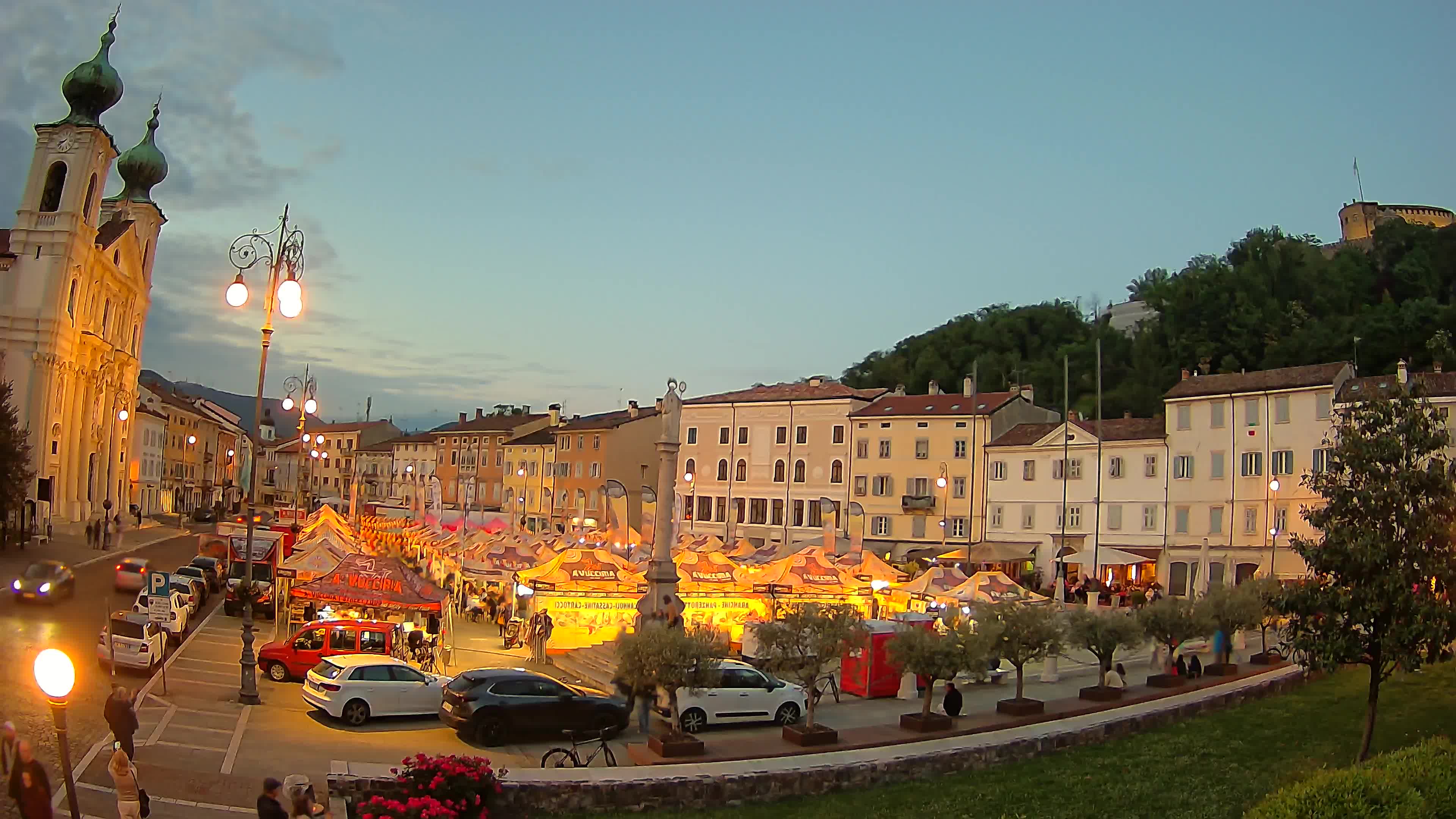 Gorizia Piazza della Vittoria e chiesa di S. Ignazio