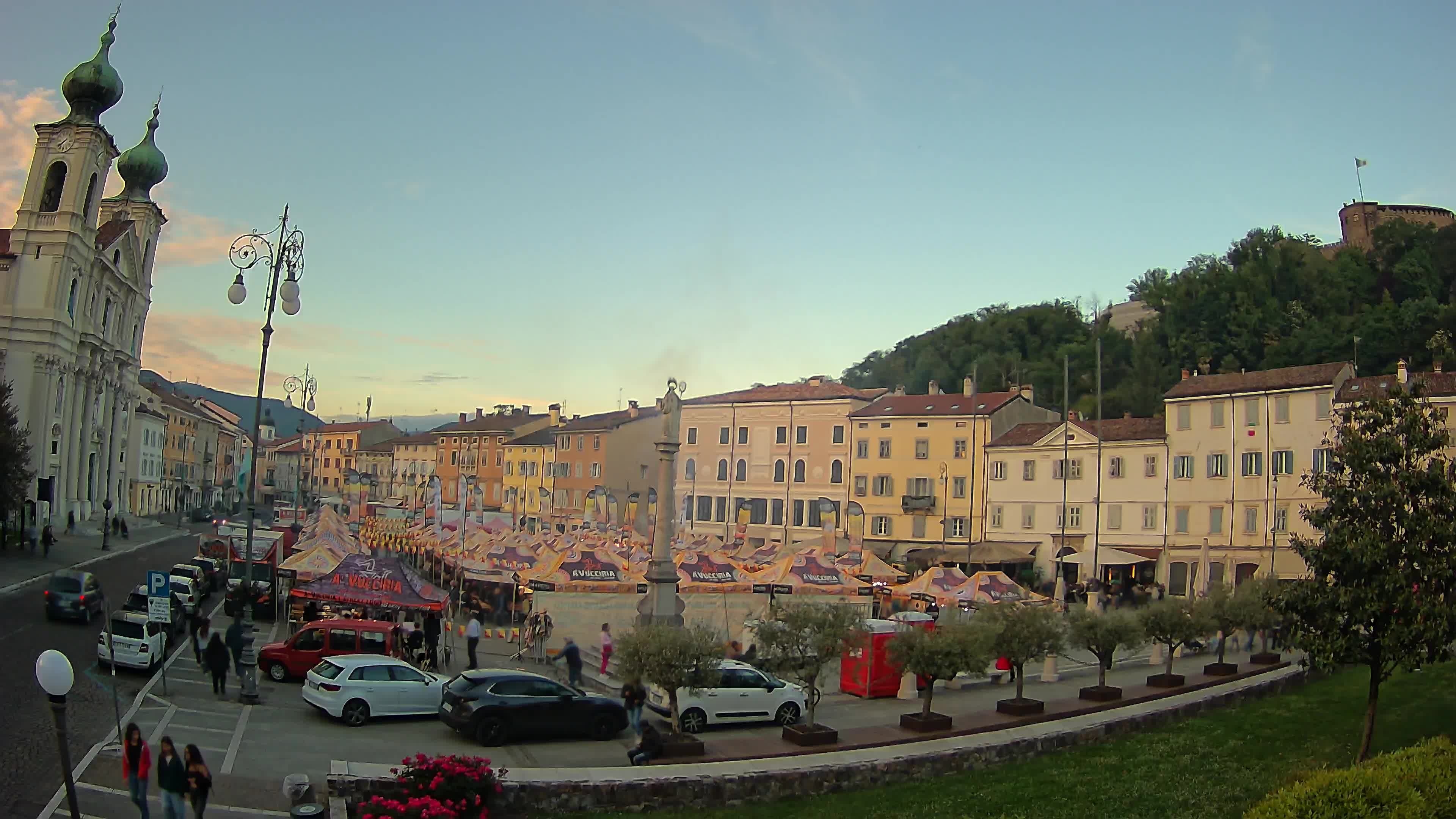 Gorizia Piazza della Vittoria e chiesa di S. Ignazio
