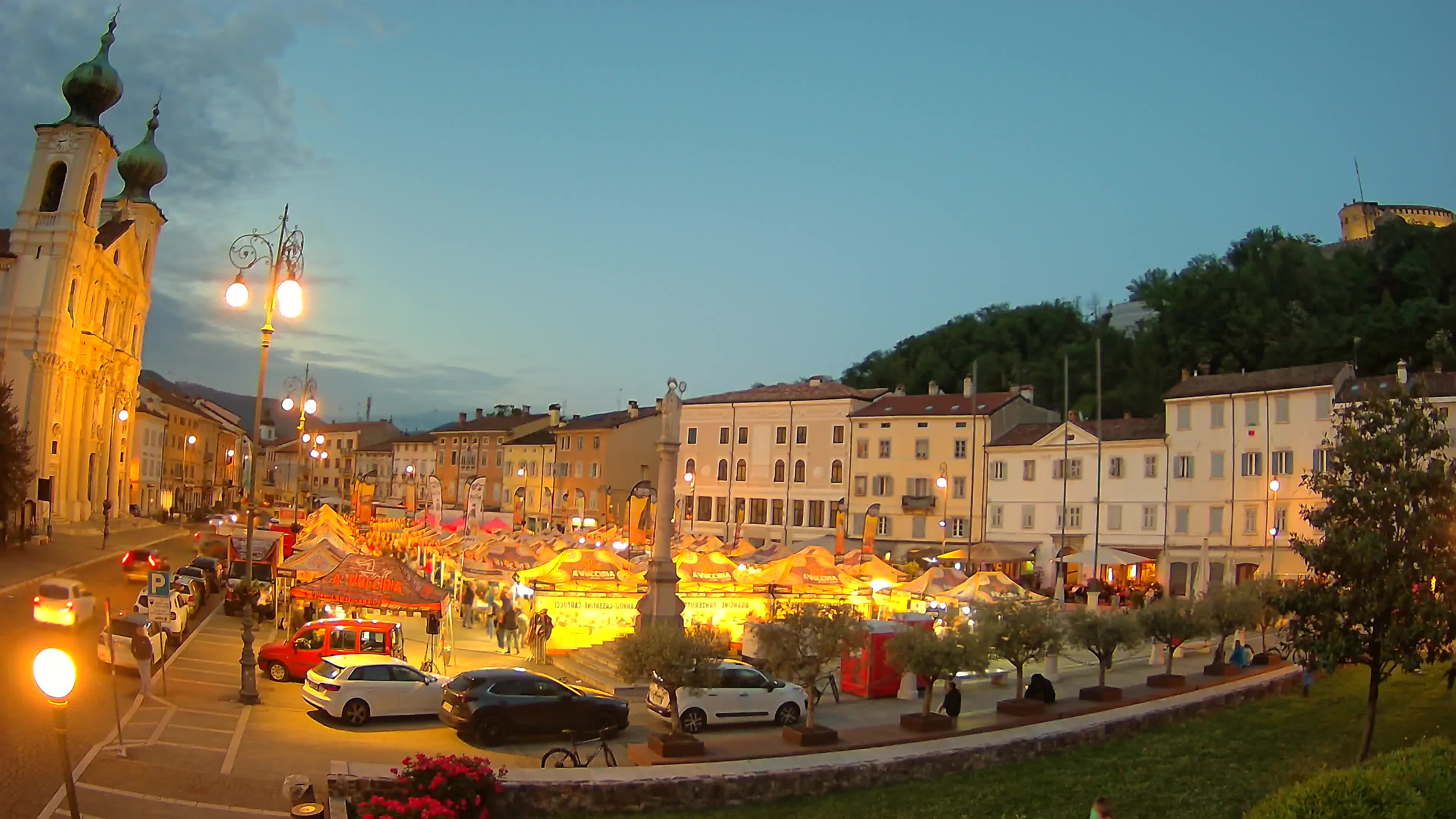 Gorizia Piazza della Vittoria e chiesa di S. Ignazio