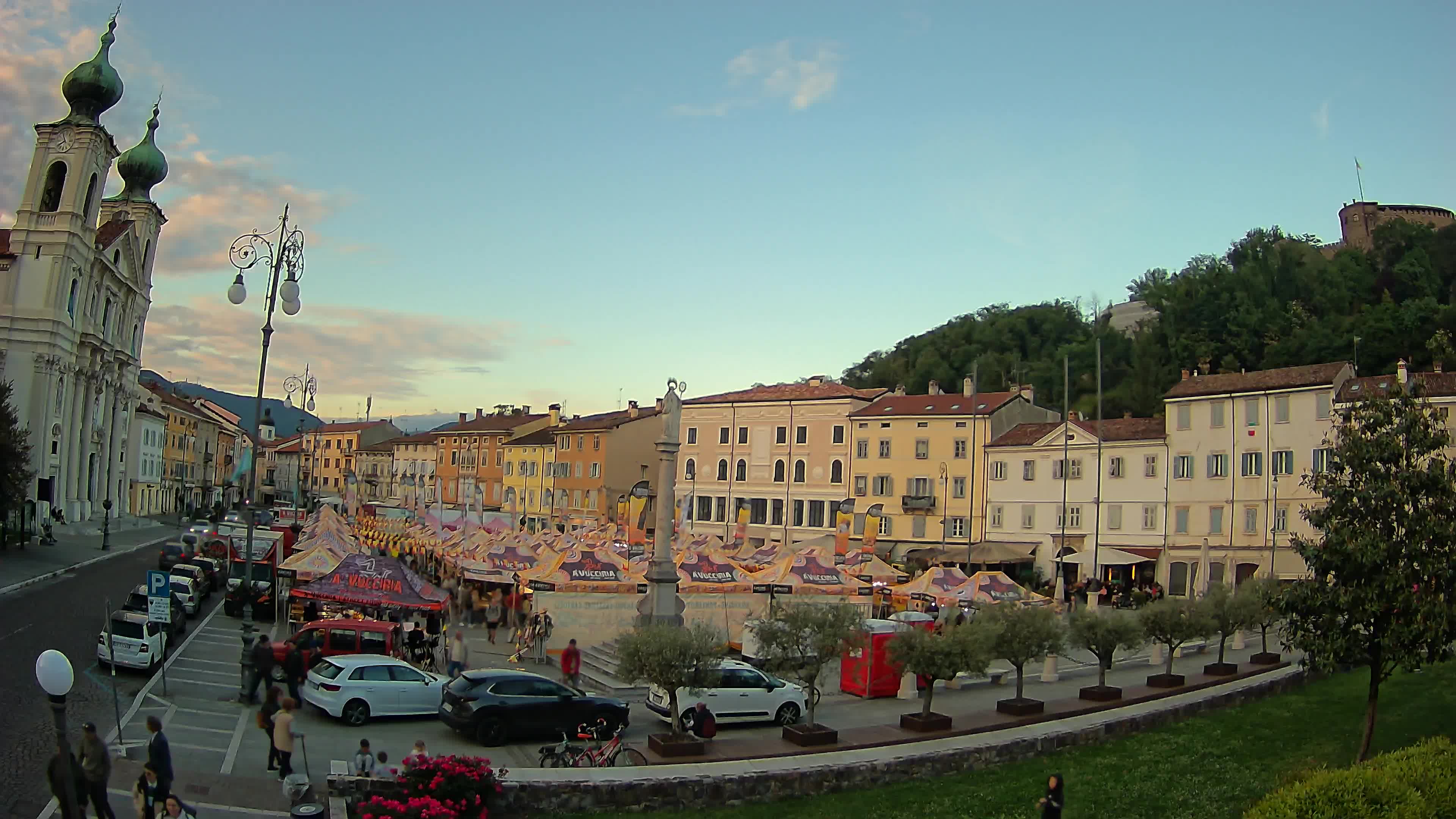 Gorizia Piazza della Vittoria e chiesa di S. Ignazio