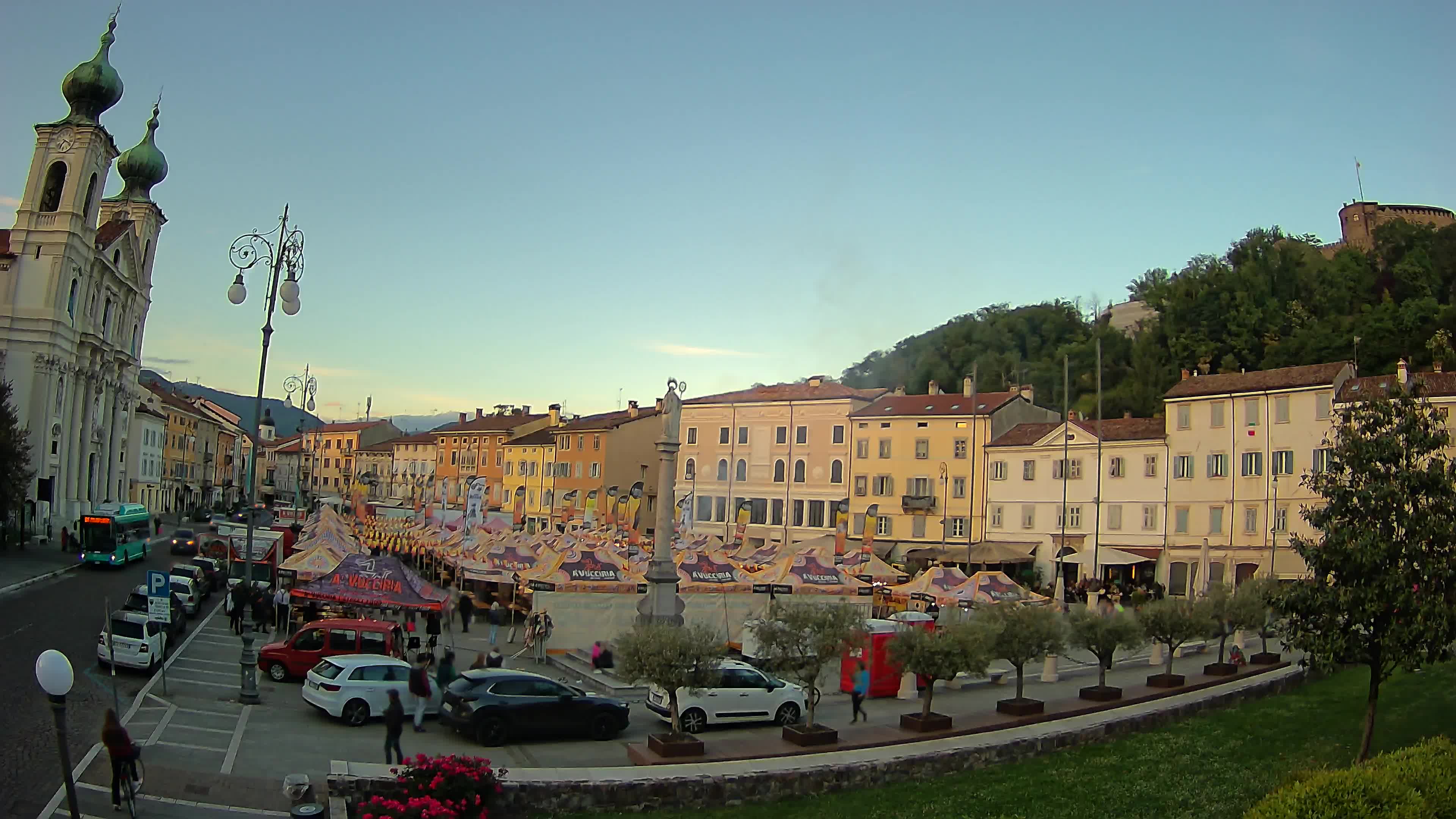 Gorizia – Plaza Vittoria – iglesia de San Pedro. Ignacio