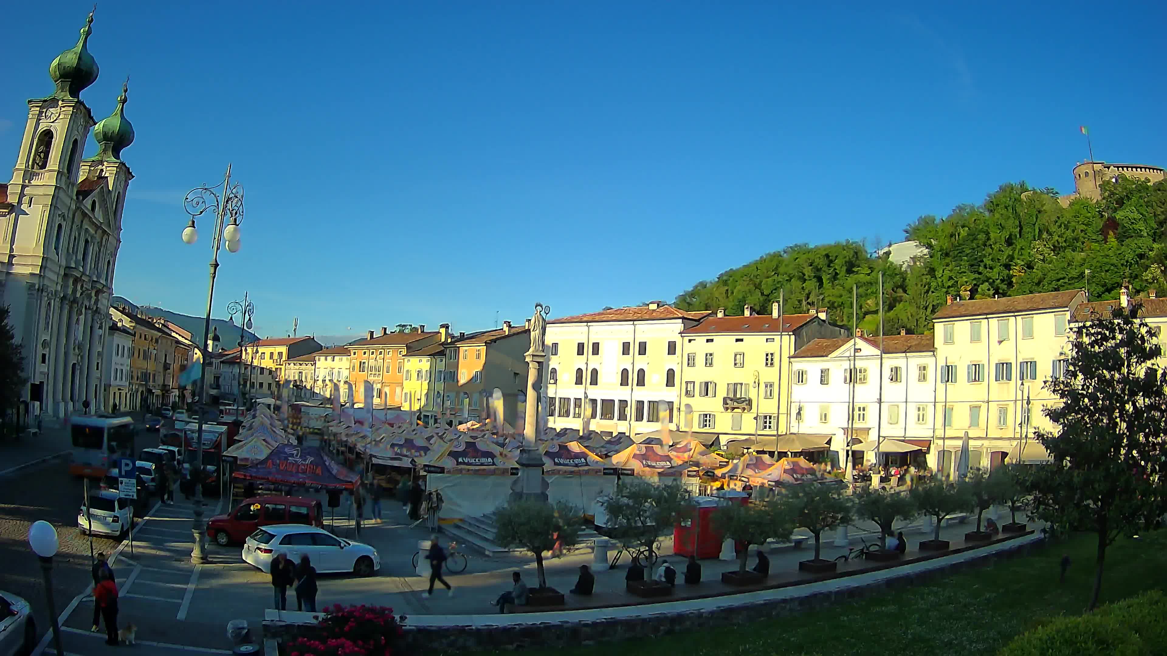 Kamera Gorica Travnik in cerkev sv. Ignacija