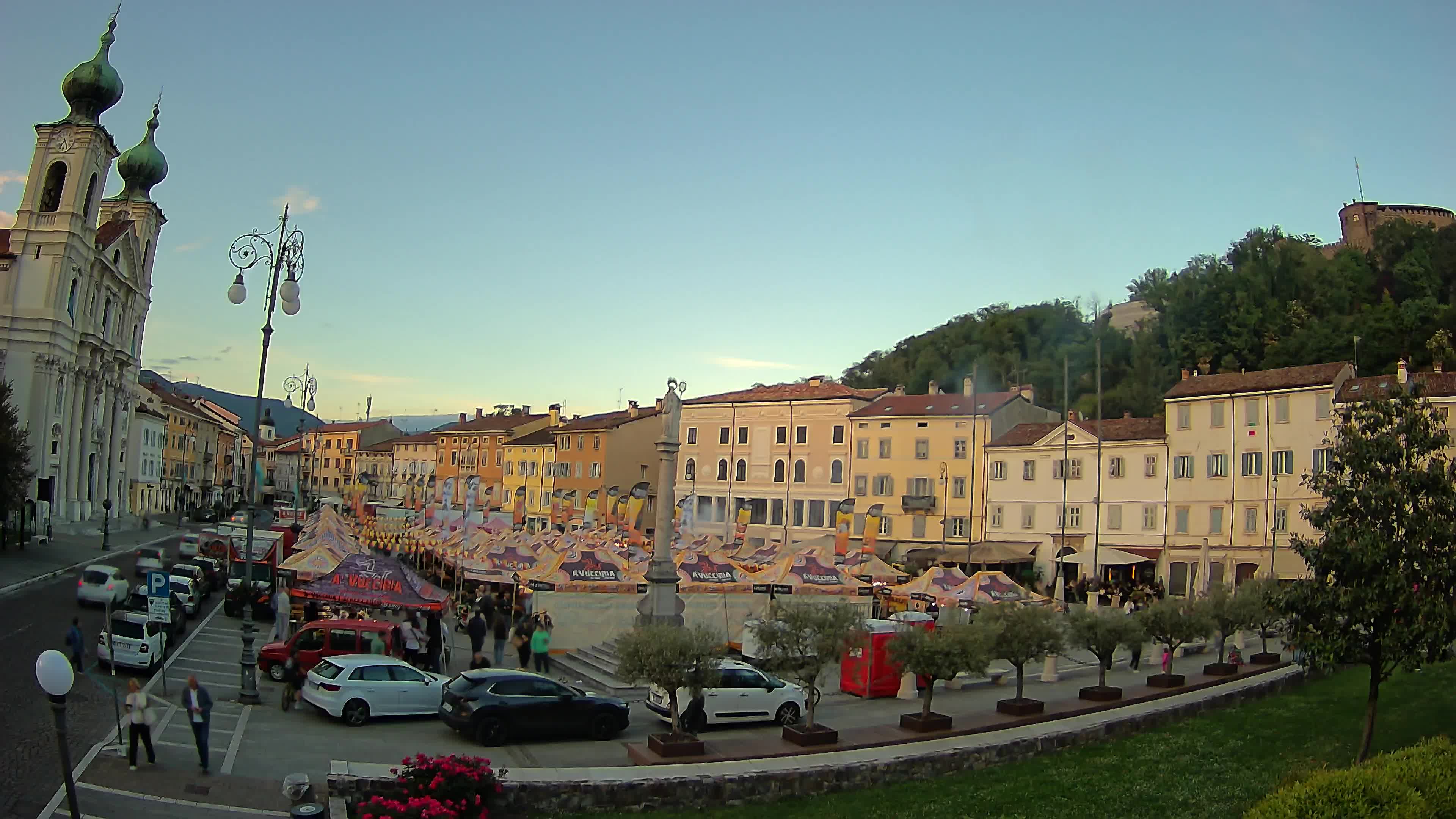 Gorizia Piazza della Vittoria e chiesa di S. Ignazio