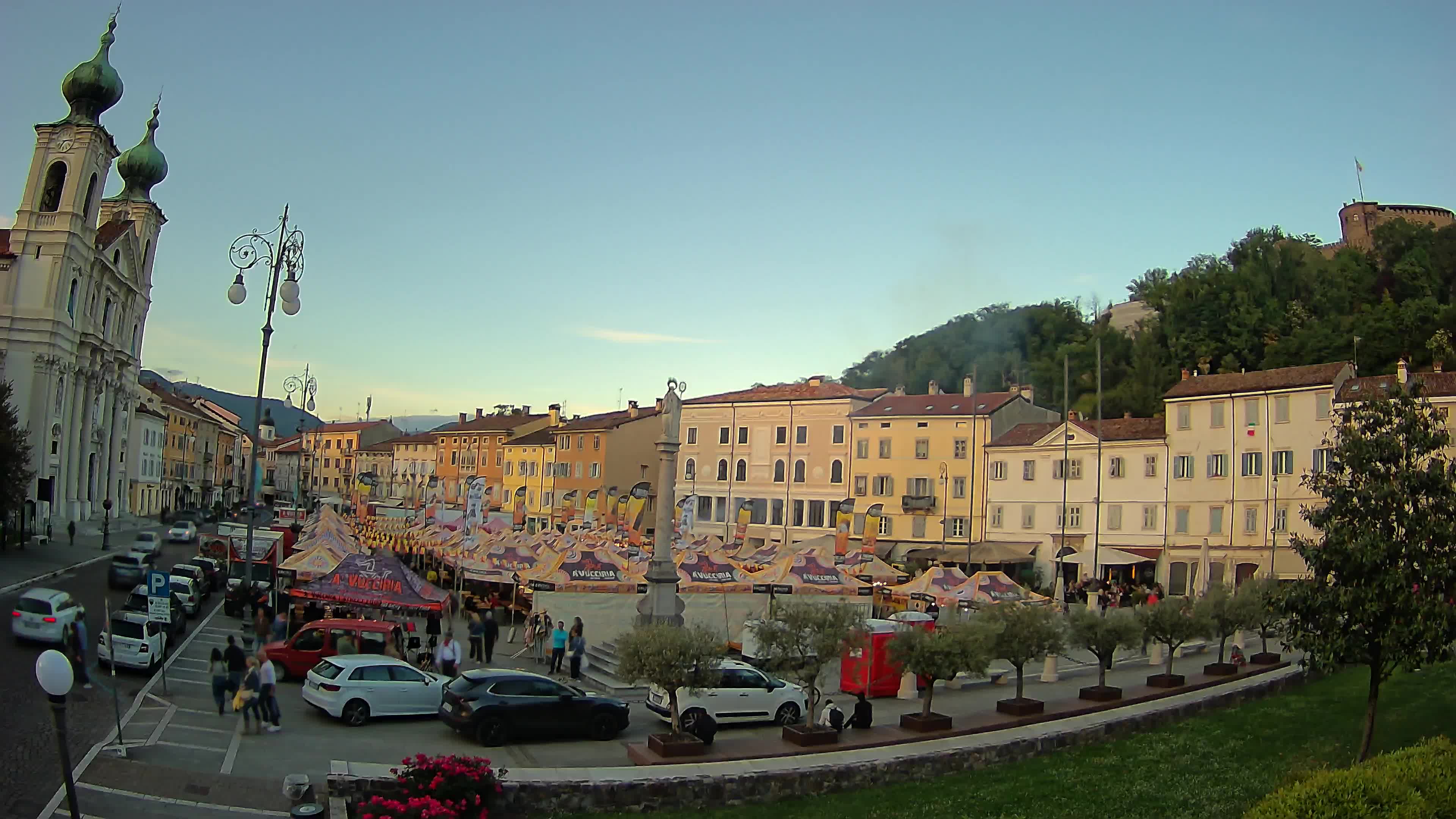 Kamera Gorica Travnik in cerkev sv. Ignacija