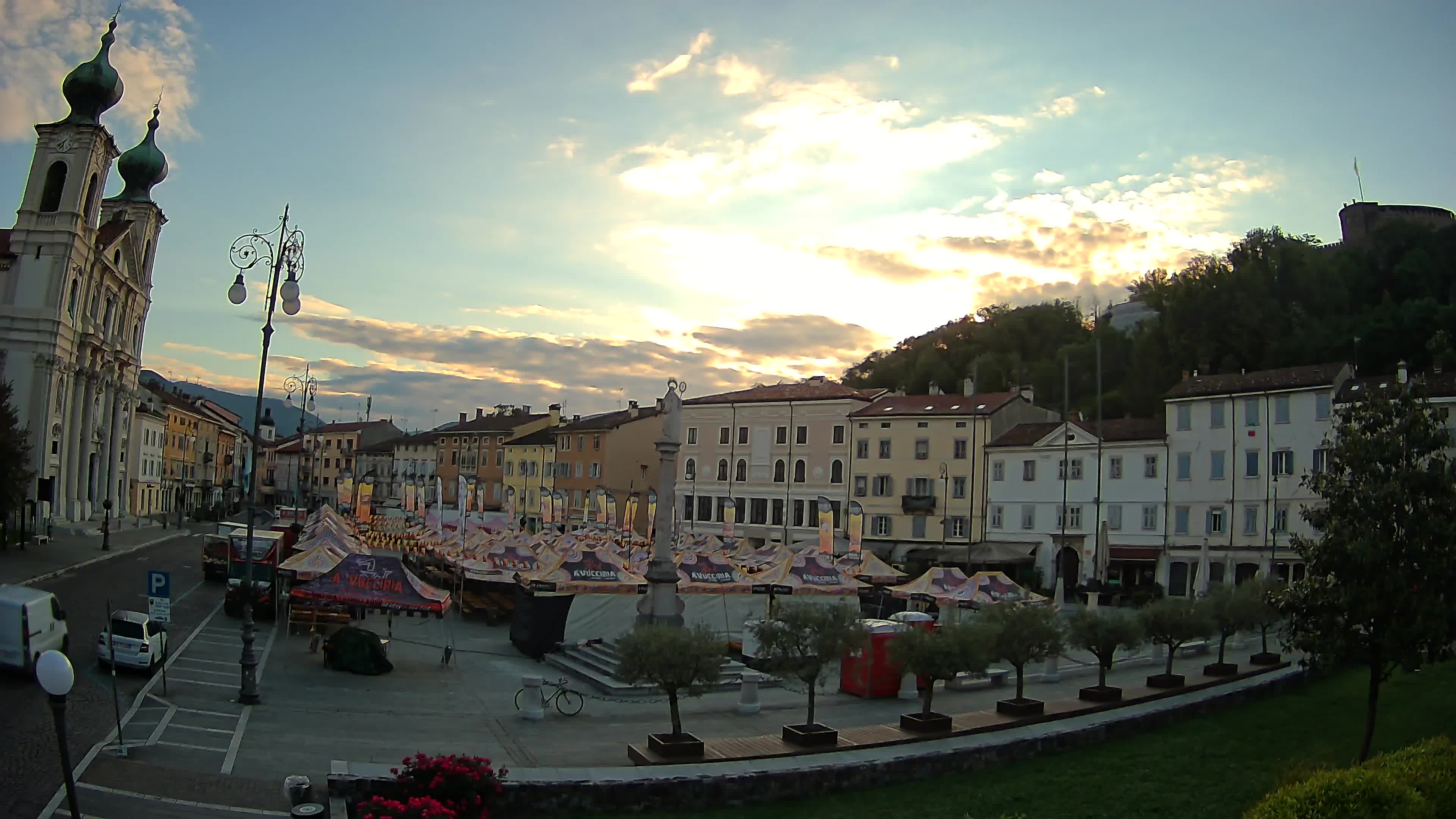 Gorizia Piazza della Vittoria e chiesa di S. Ignazio