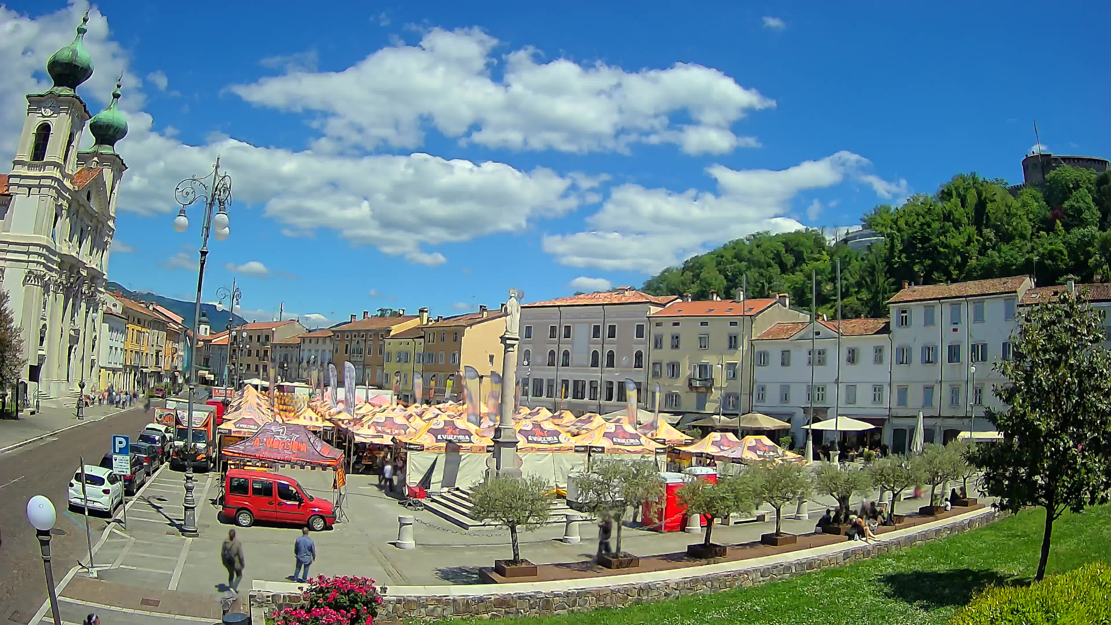 Gorizia Piazza della Vittoria e chiesa di S. Ignazio