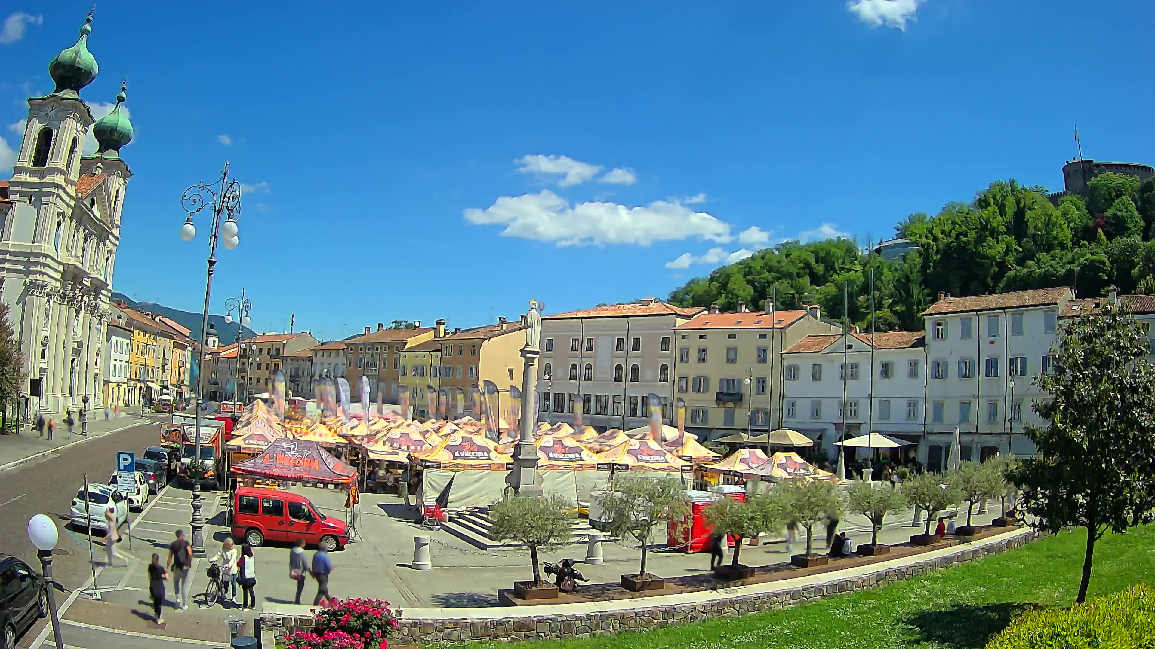 Gorizia Piazza della Vittoria e chiesa di S. Ignazio