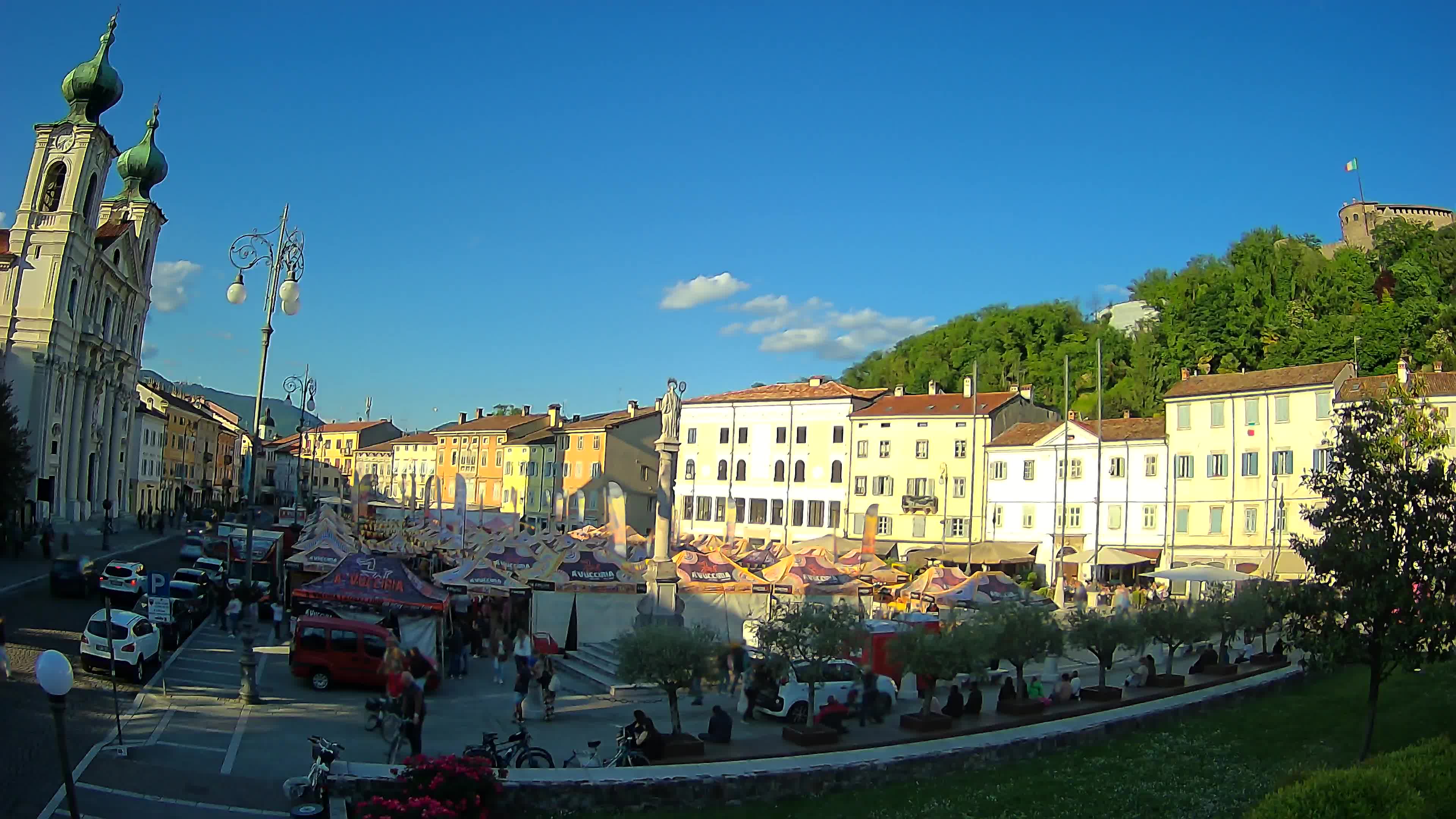 Gorizia Piazza della Vittoria e chiesa di S. Ignazio