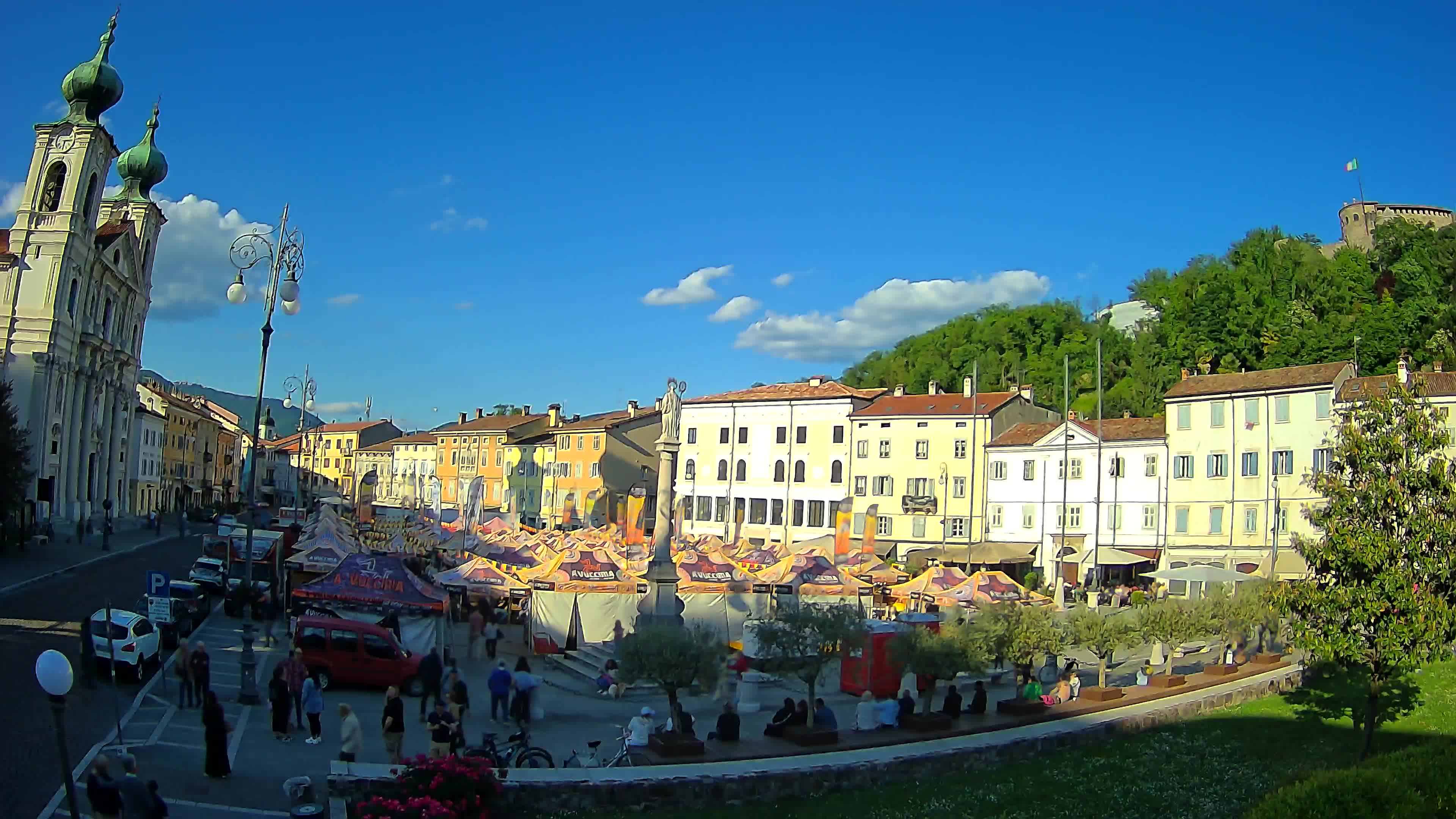 Gorizia – Plaza Vittoria – iglesia de San Pedro. Ignacio