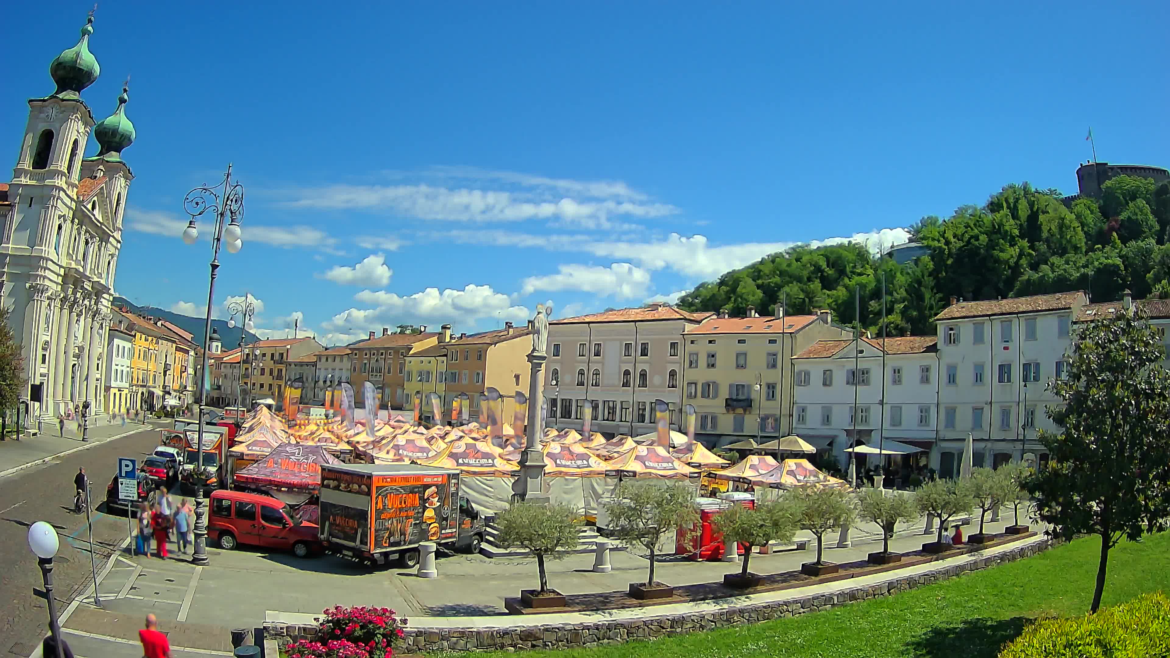 Gorizia Piazza della Vittoria e chiesa di S. Ignazio
