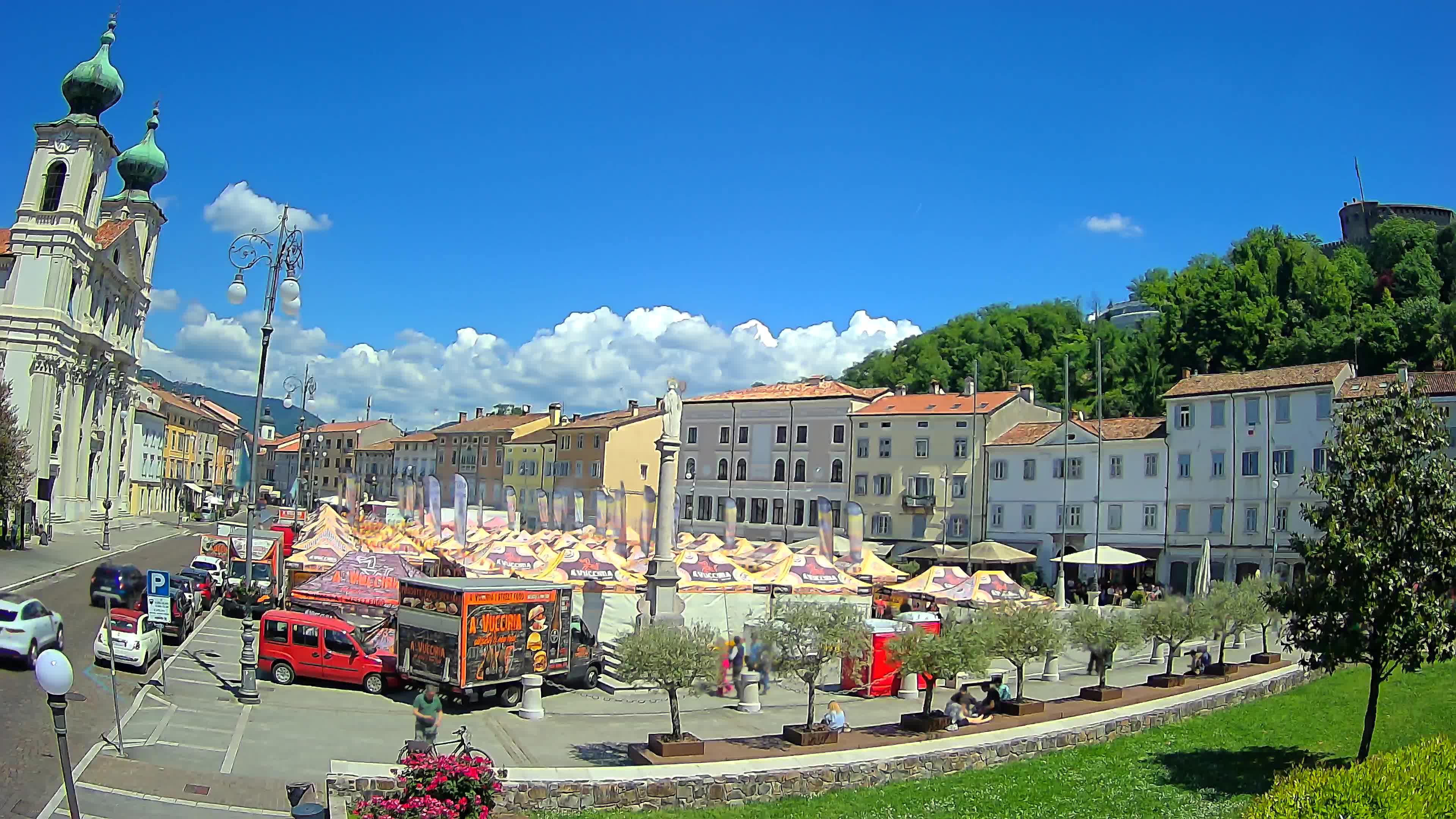 Gorizia – Plaza Vittoria – iglesia de San Pedro. Ignacio