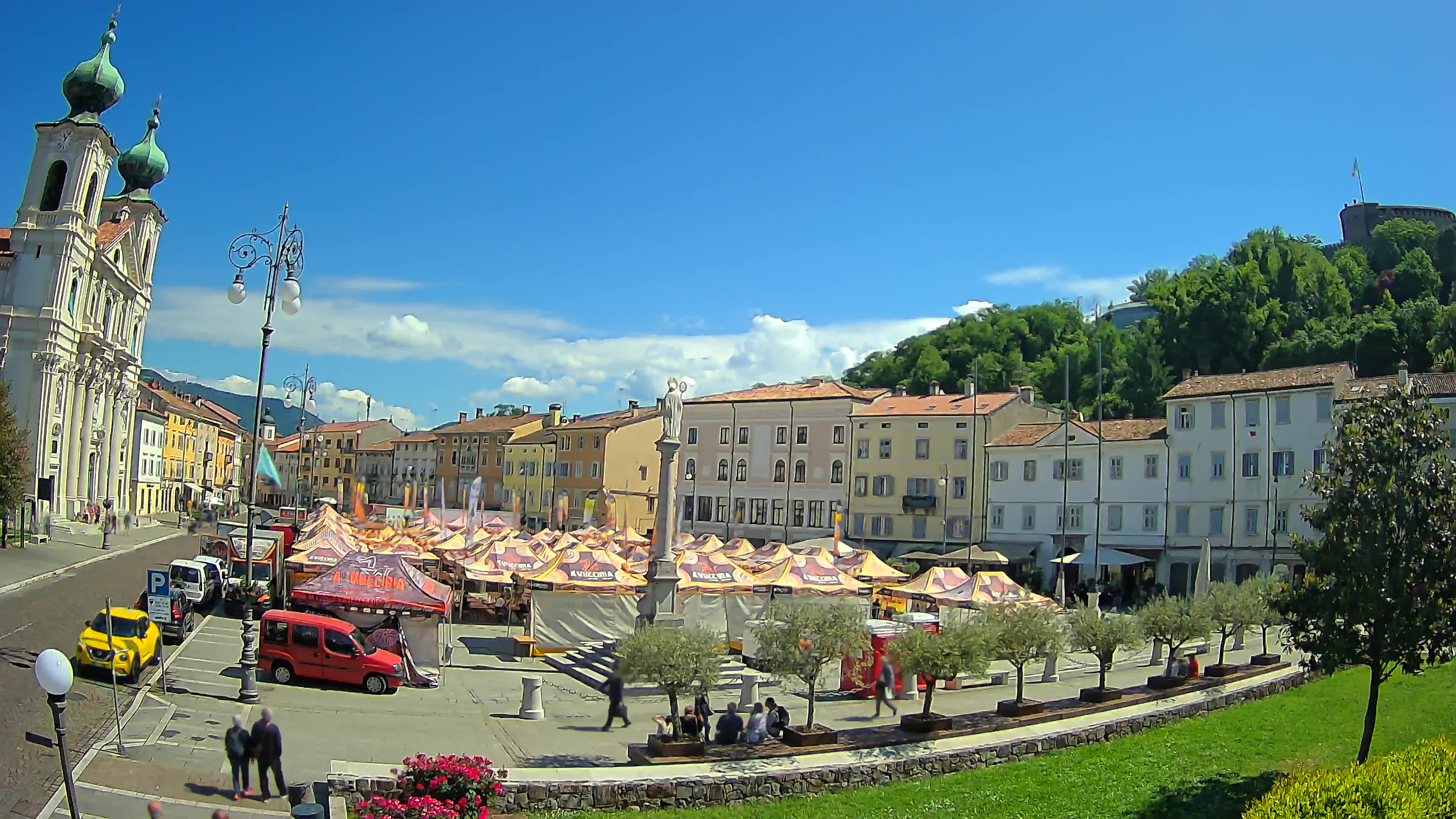 Gorizia Piazza della Vittoria e chiesa di S. Ignazio