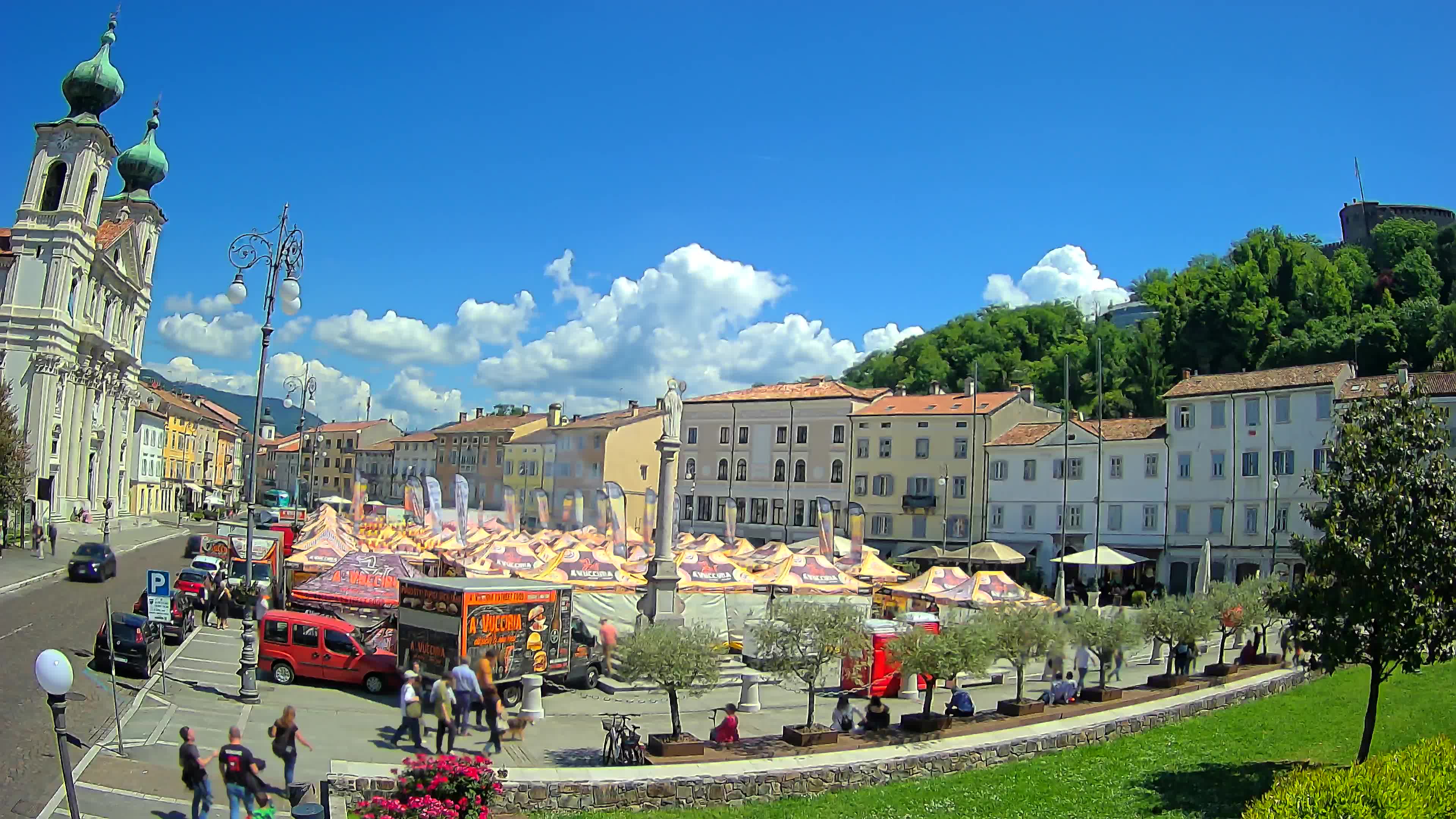 Gorizia Piazza della Vittoria e chiesa di S. Ignazio