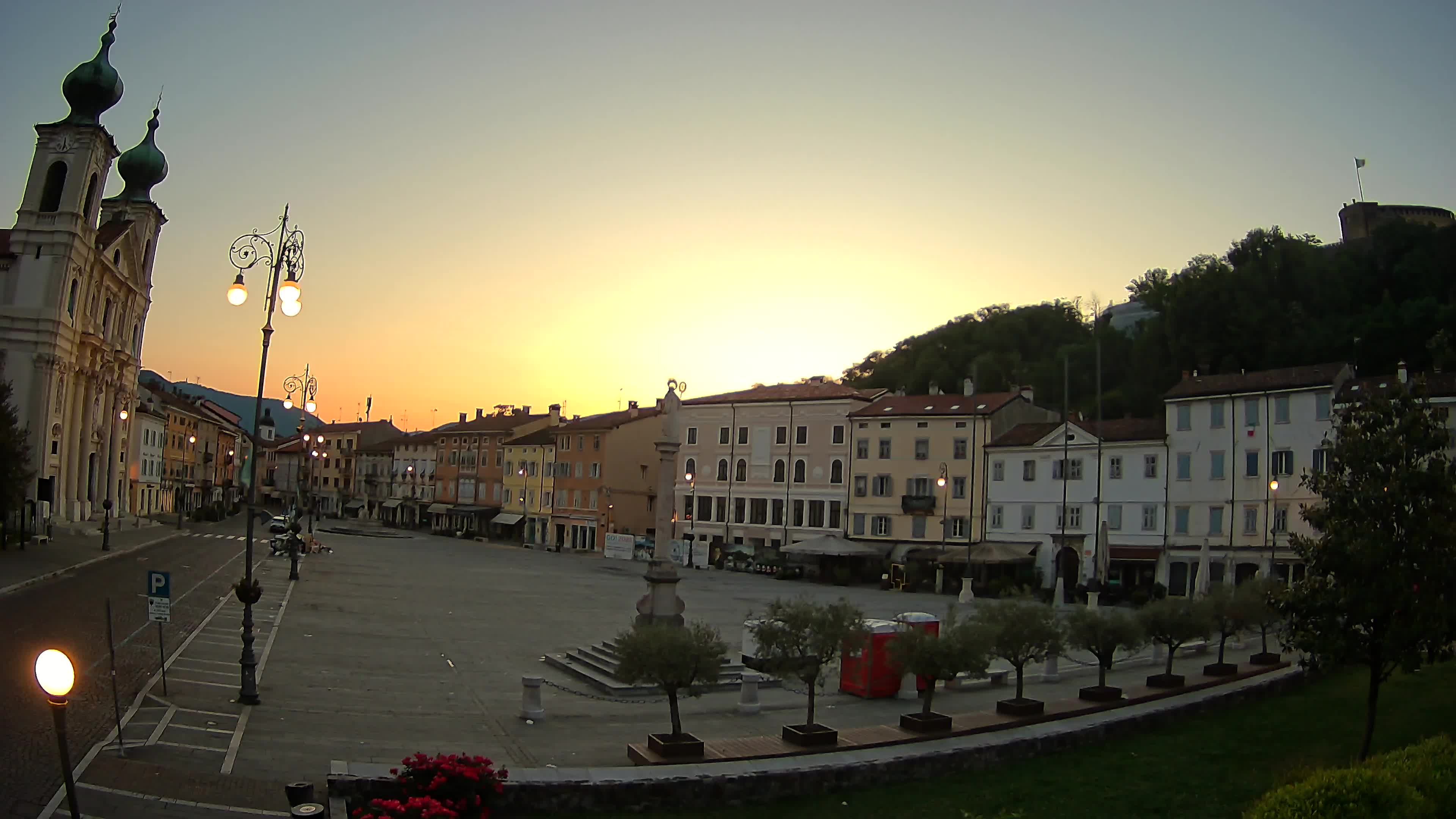 Kamera Gorica Travnik in cerkev sv. Ignacija