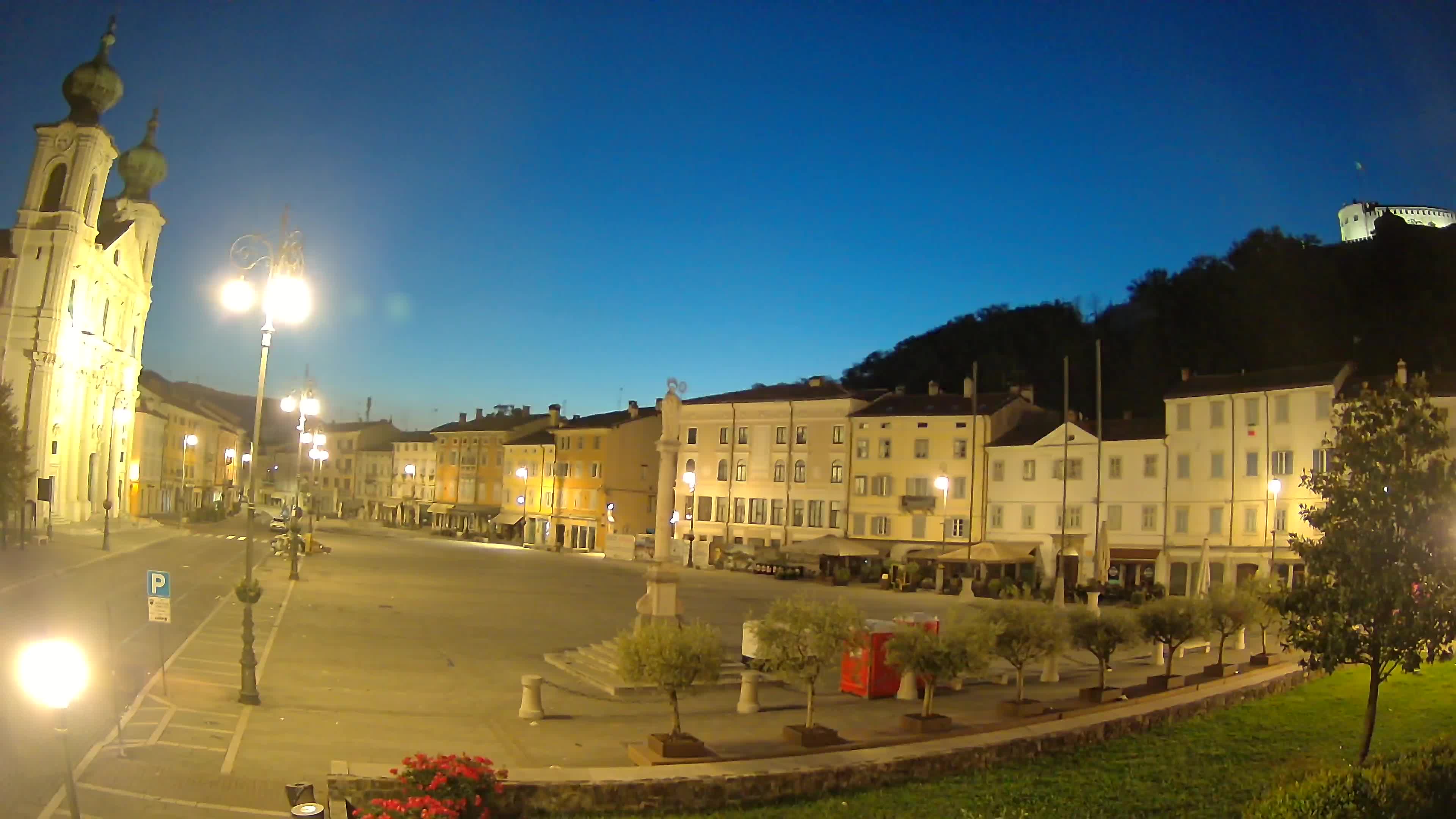 Gorizia Piazza della Vittoria e chiesa di S. Ignazio