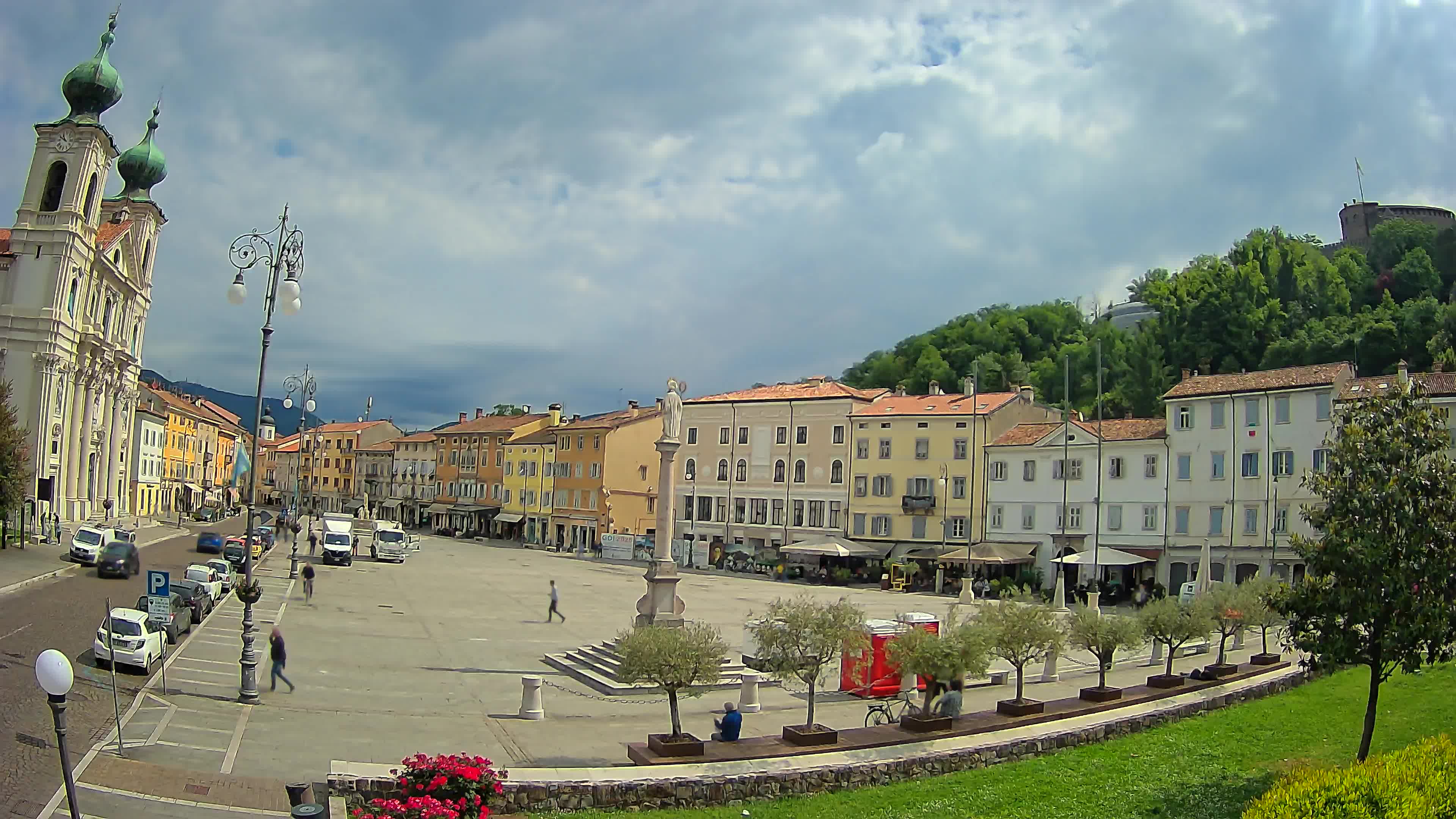 Kamera Gorica Travnik in cerkev sv. Ignacija