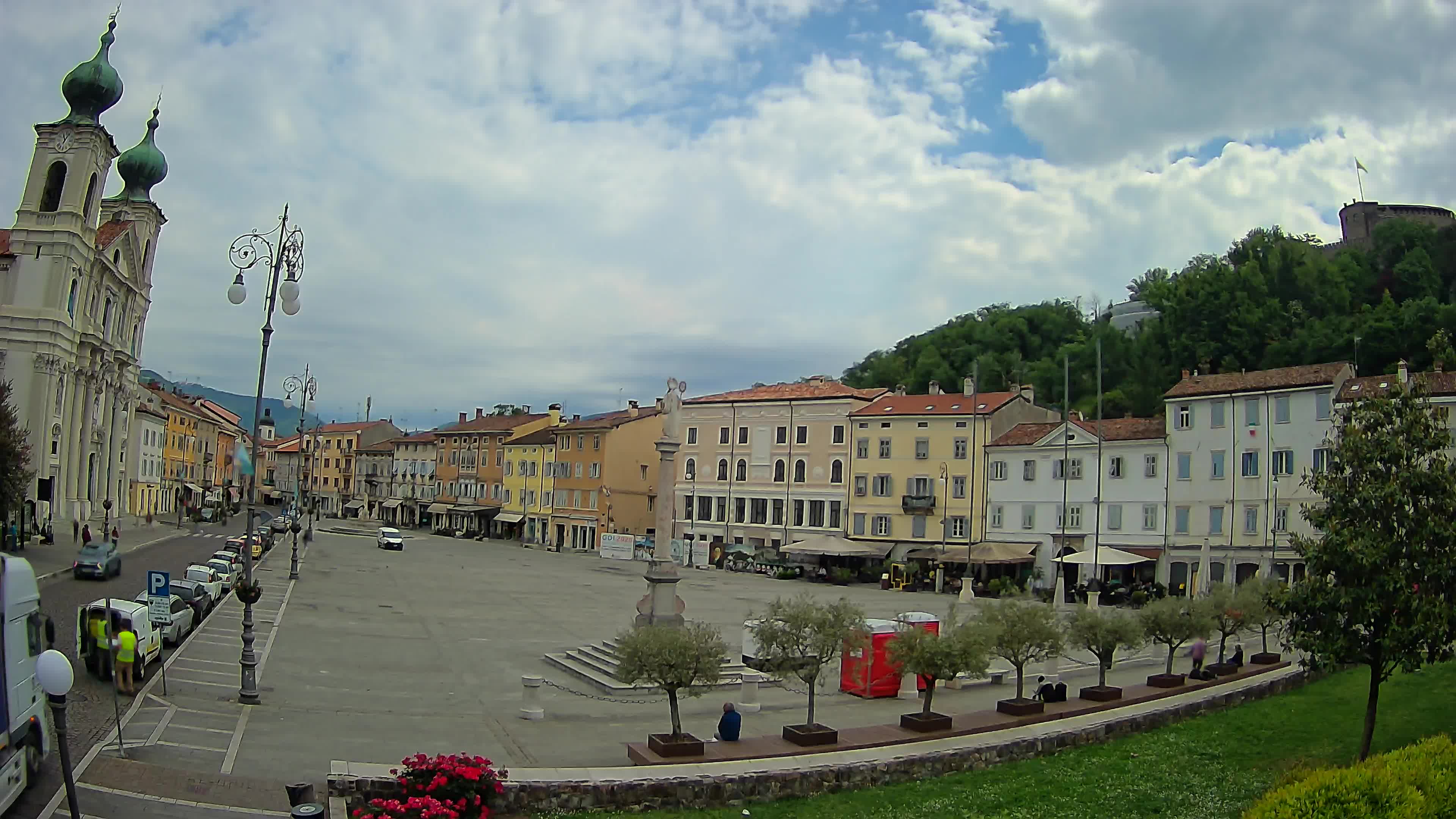 Kamera Gorica Travnik in cerkev sv. Ignacija