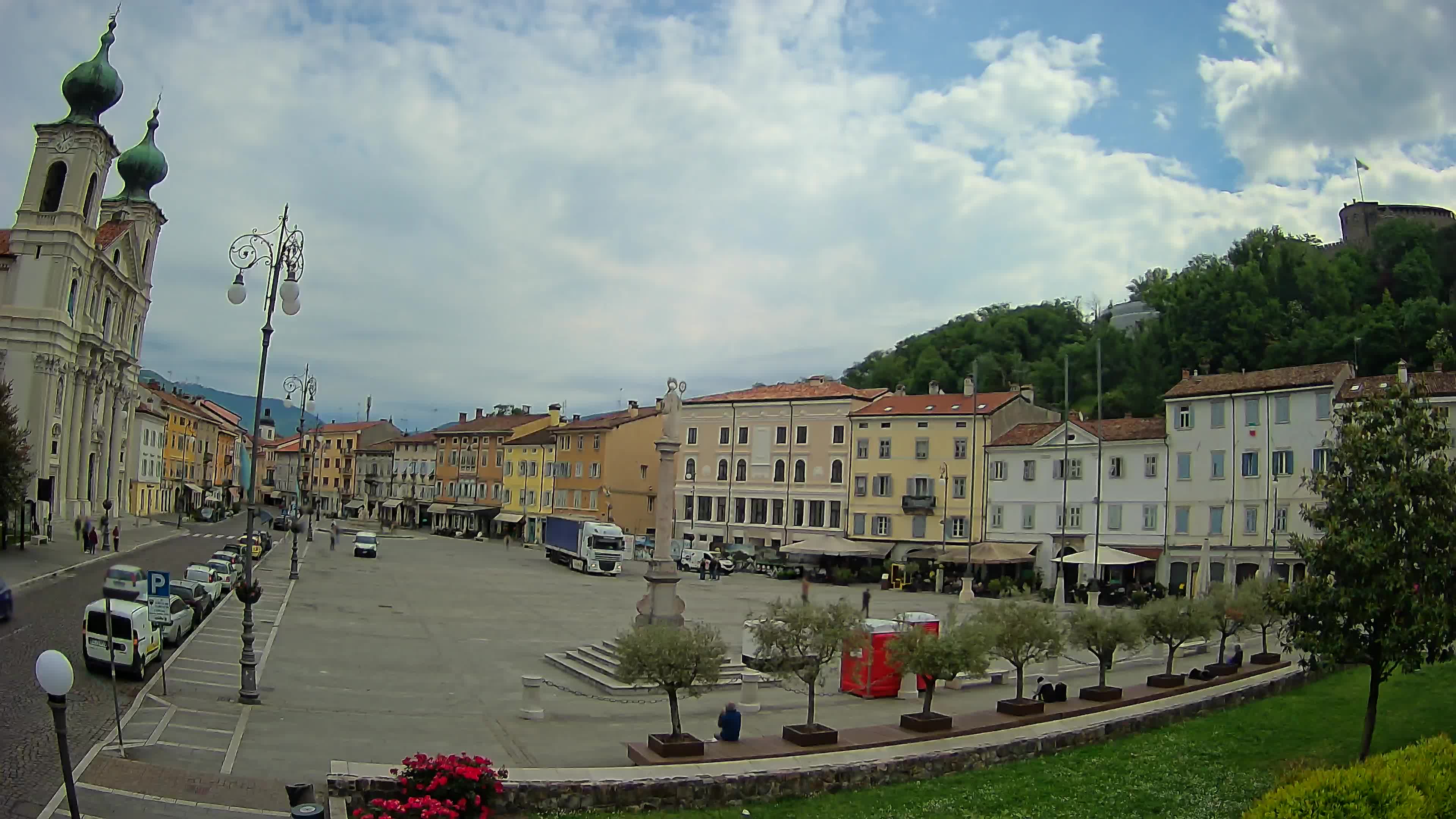 Kamera Gorica Travnik in cerkev sv. Ignacija