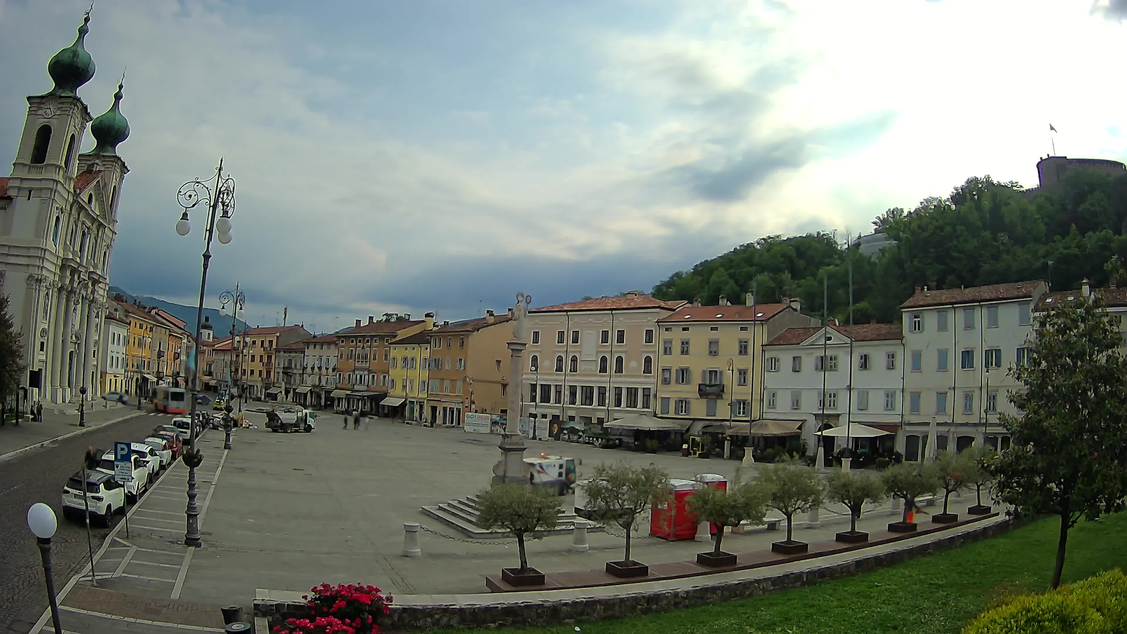 Kamera Gorica Travnik in cerkev sv. Ignacija