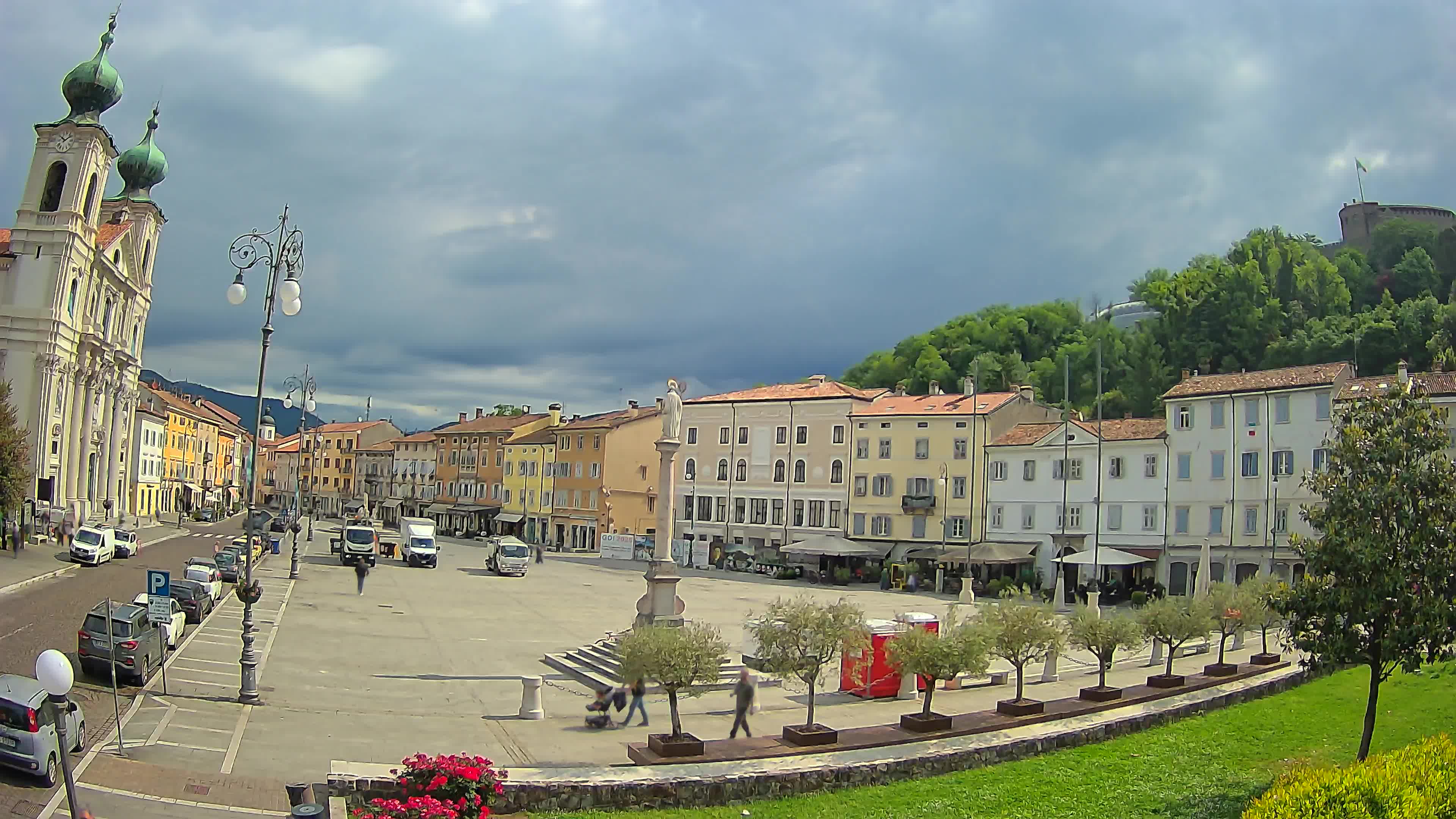 Kamera Gorica Travnik in cerkev sv. Ignacija