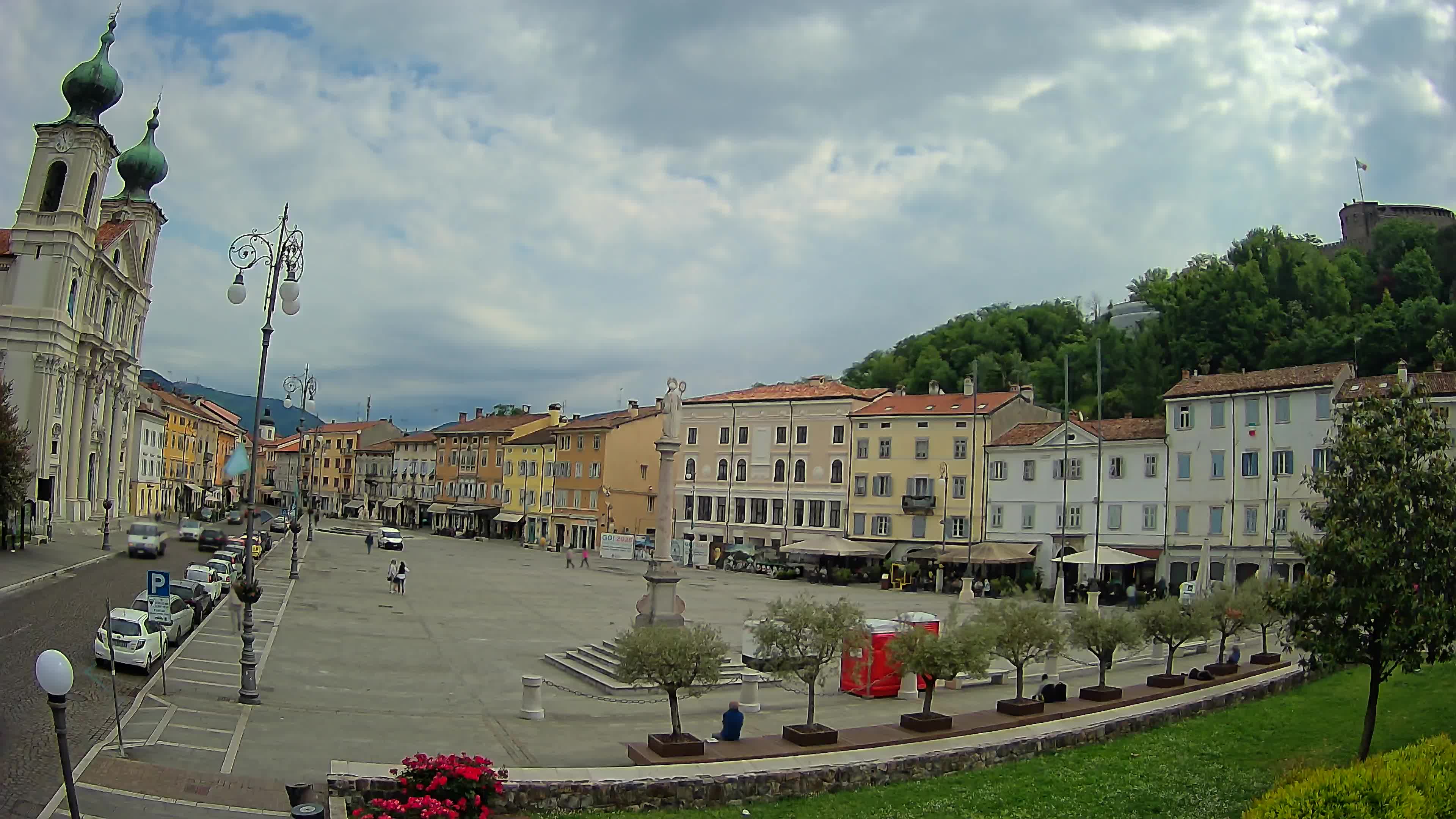 Kamera Gorica Travnik in cerkev sv. Ignacija