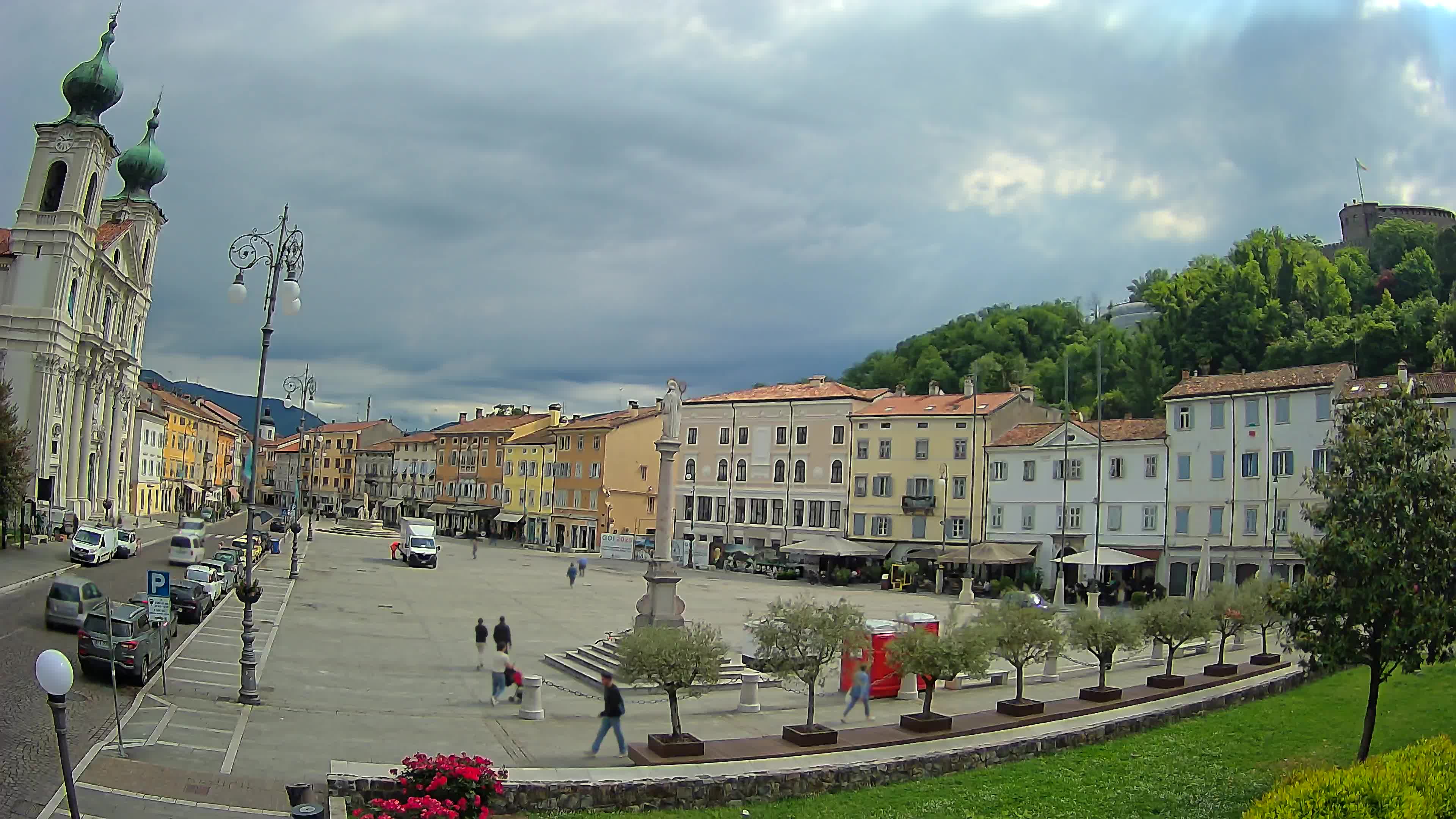 Gorizia Piazza della Vittoria e chiesa di S. Ignazio