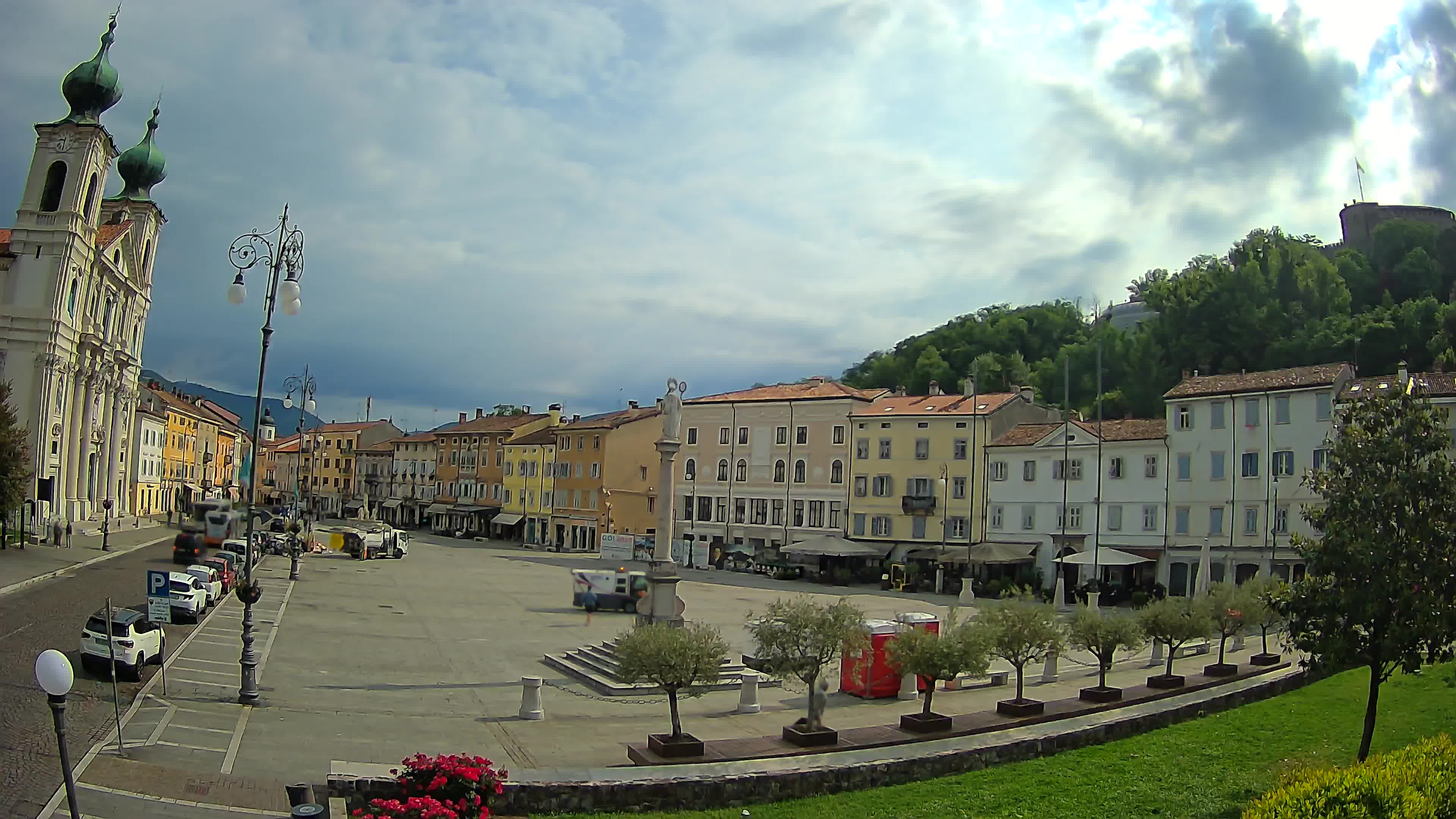 Gorizia Piazza della Vittoria e chiesa di S. Ignazio